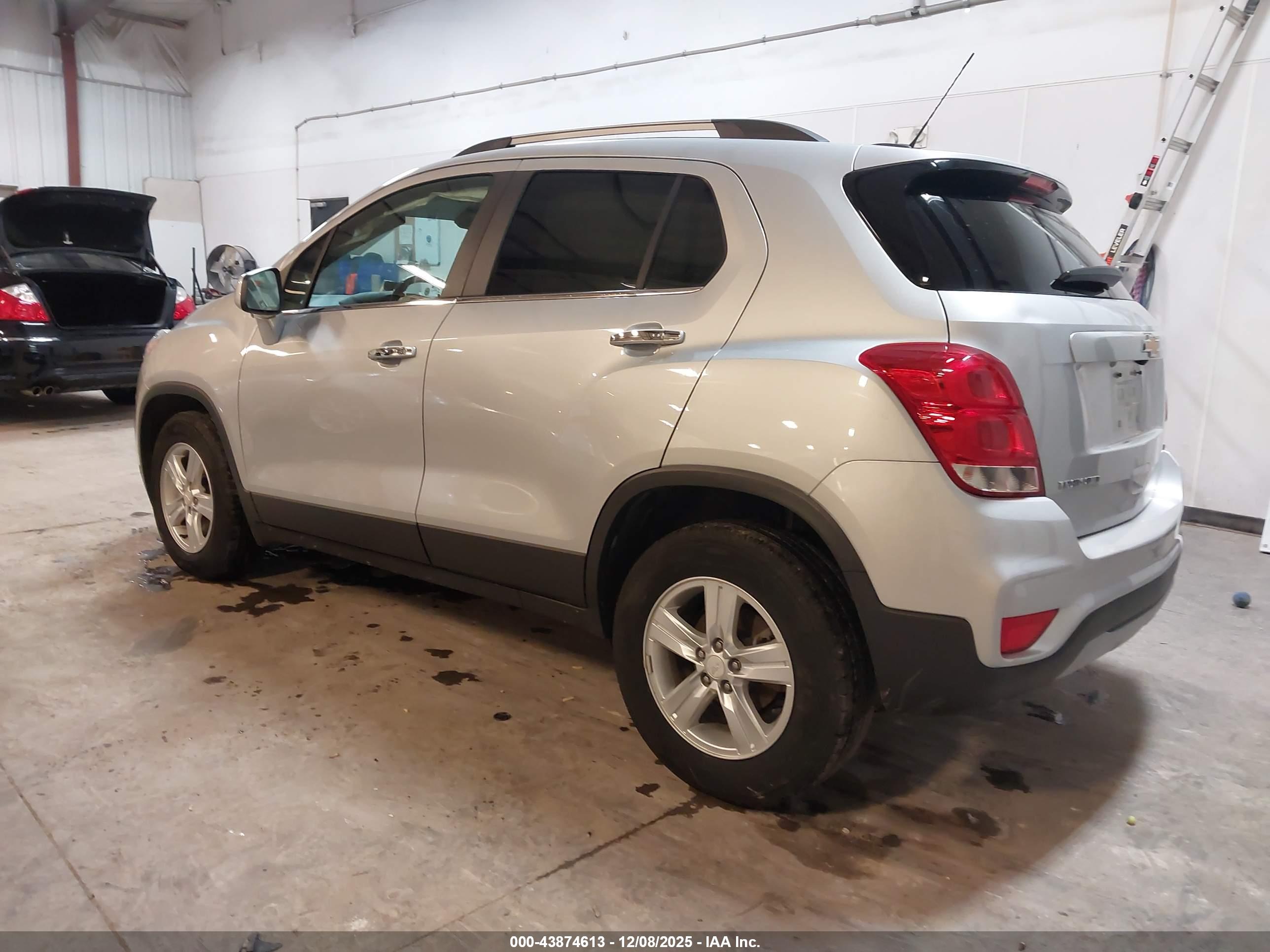 CHEVROLET TRAX image 3