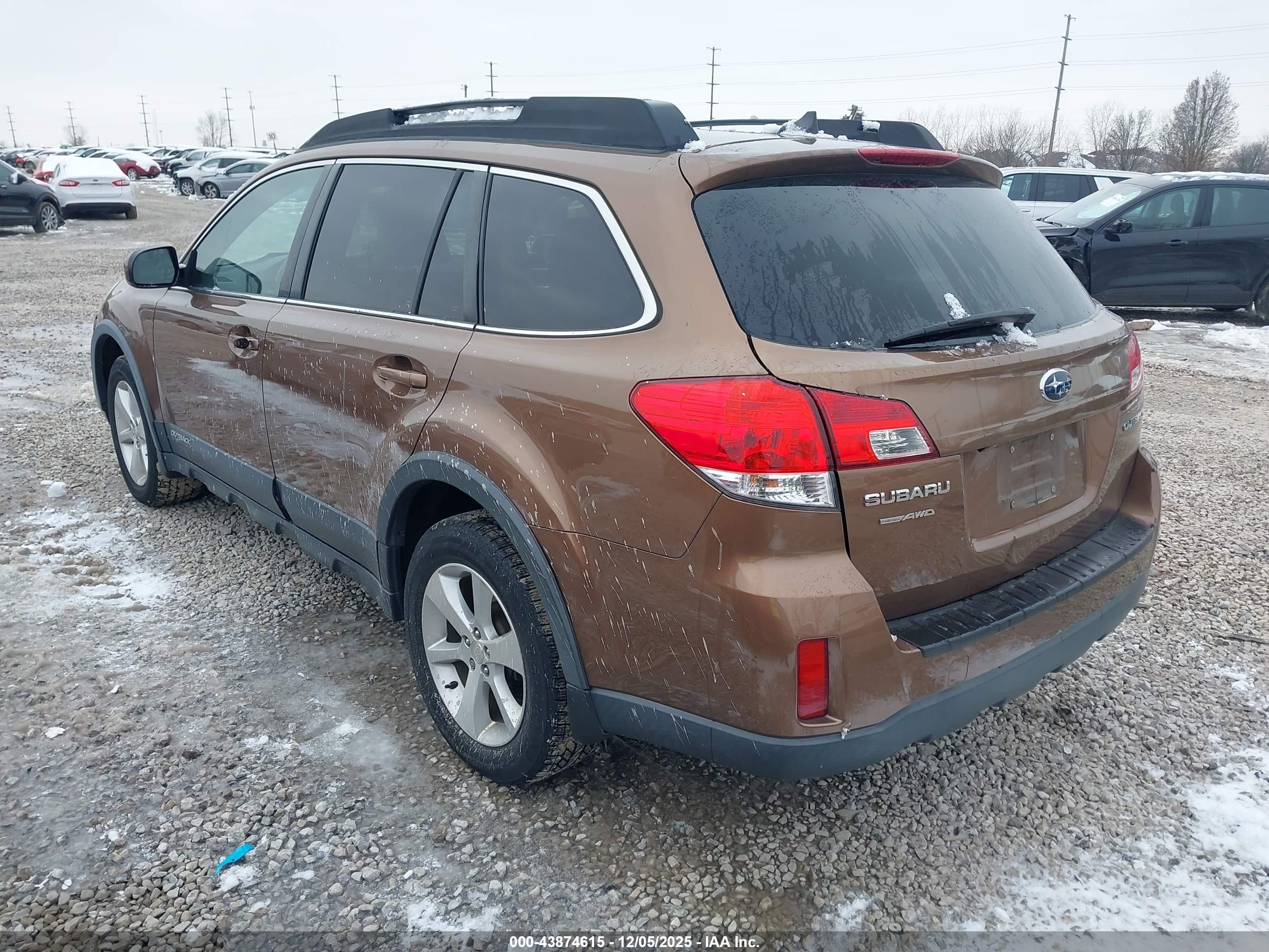 SUBARU OUTBACK image 3