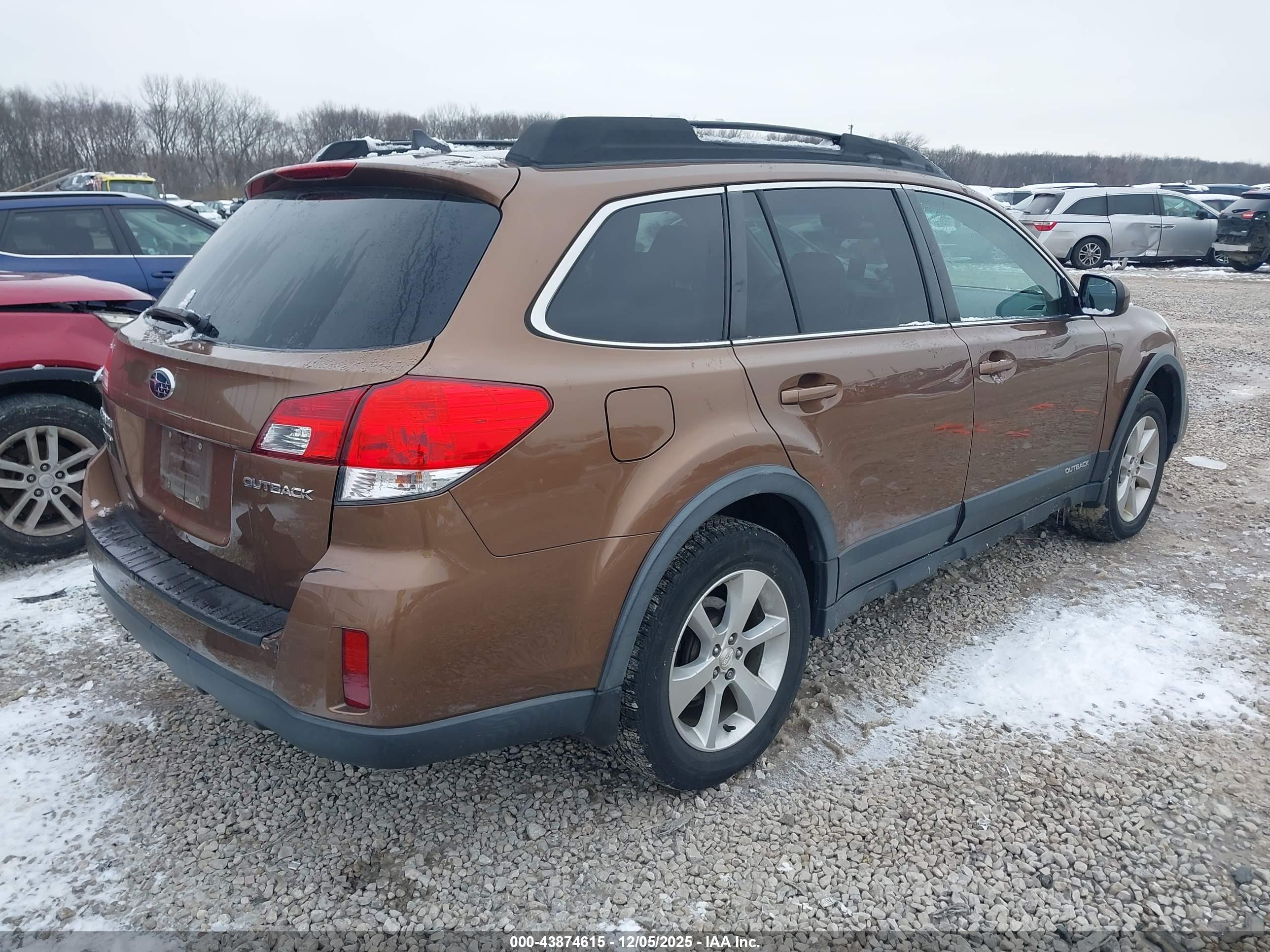 SUBARU OUTBACK image 4