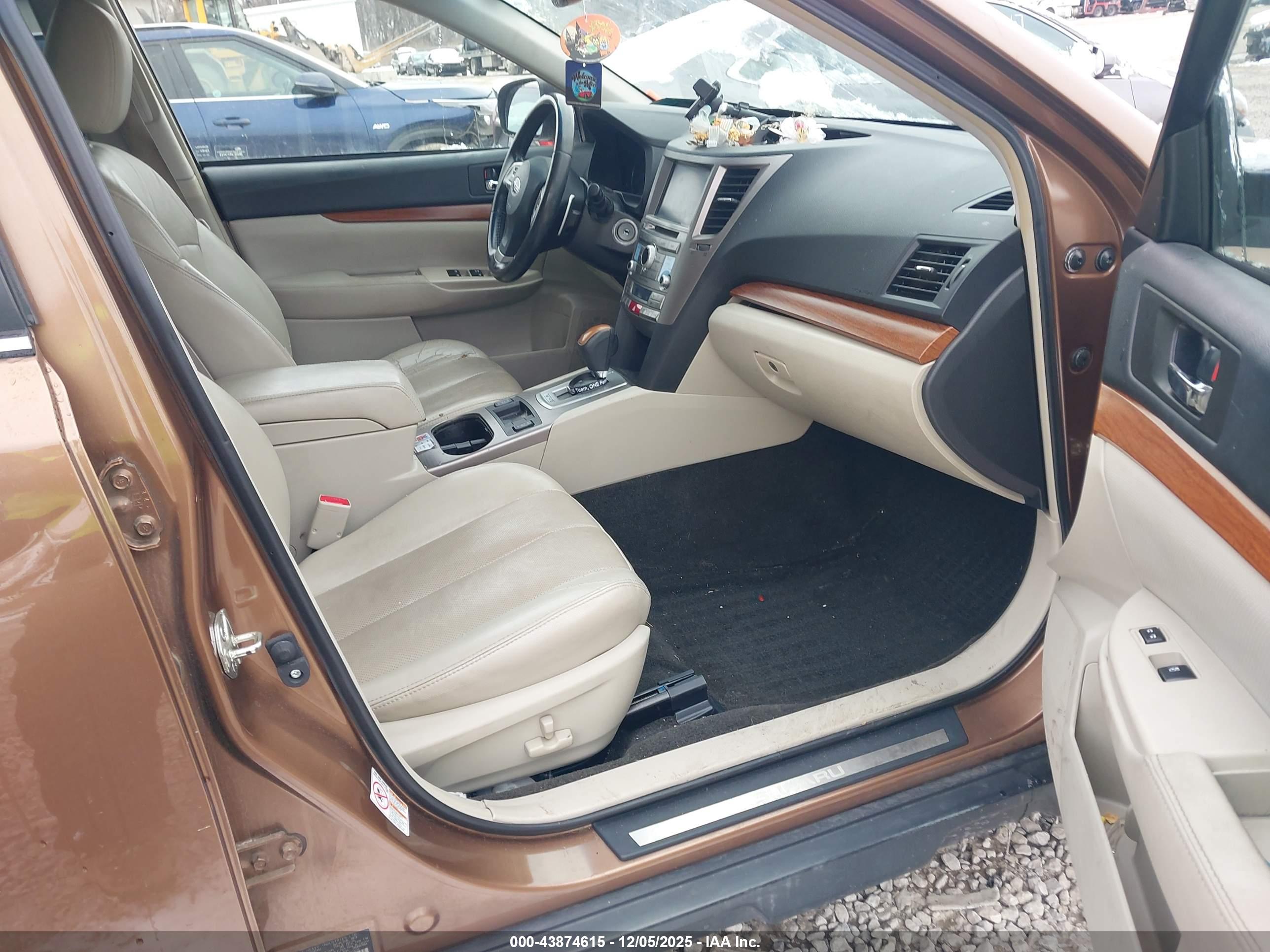 SUBARU OUTBACK image 5