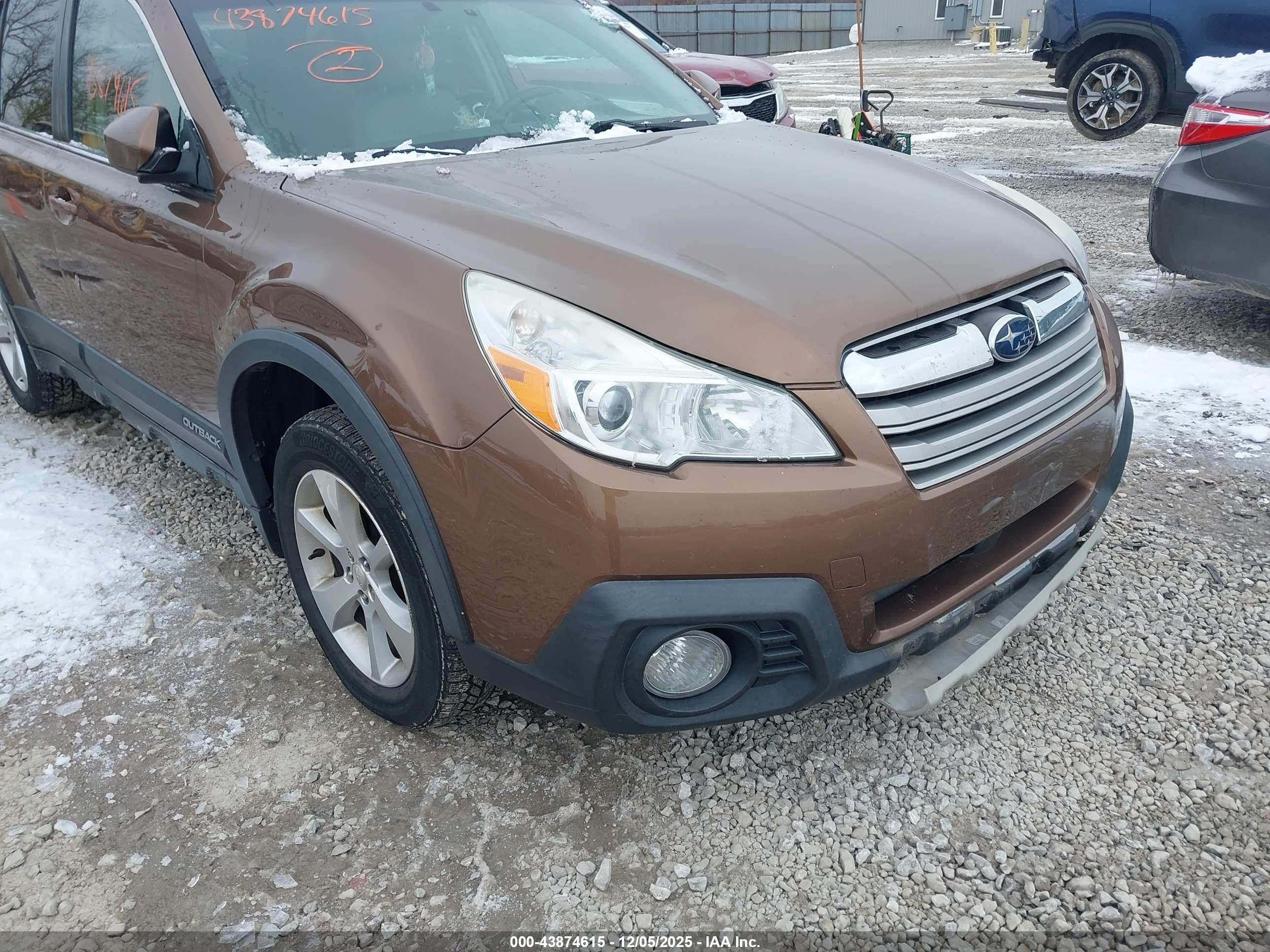 SUBARU OUTBACK image 6
