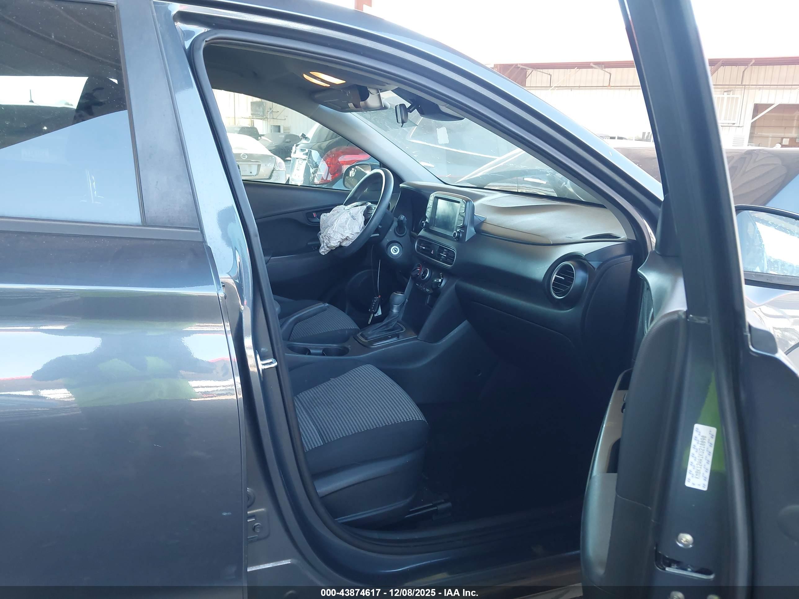 HYUNDAI KONA image 5