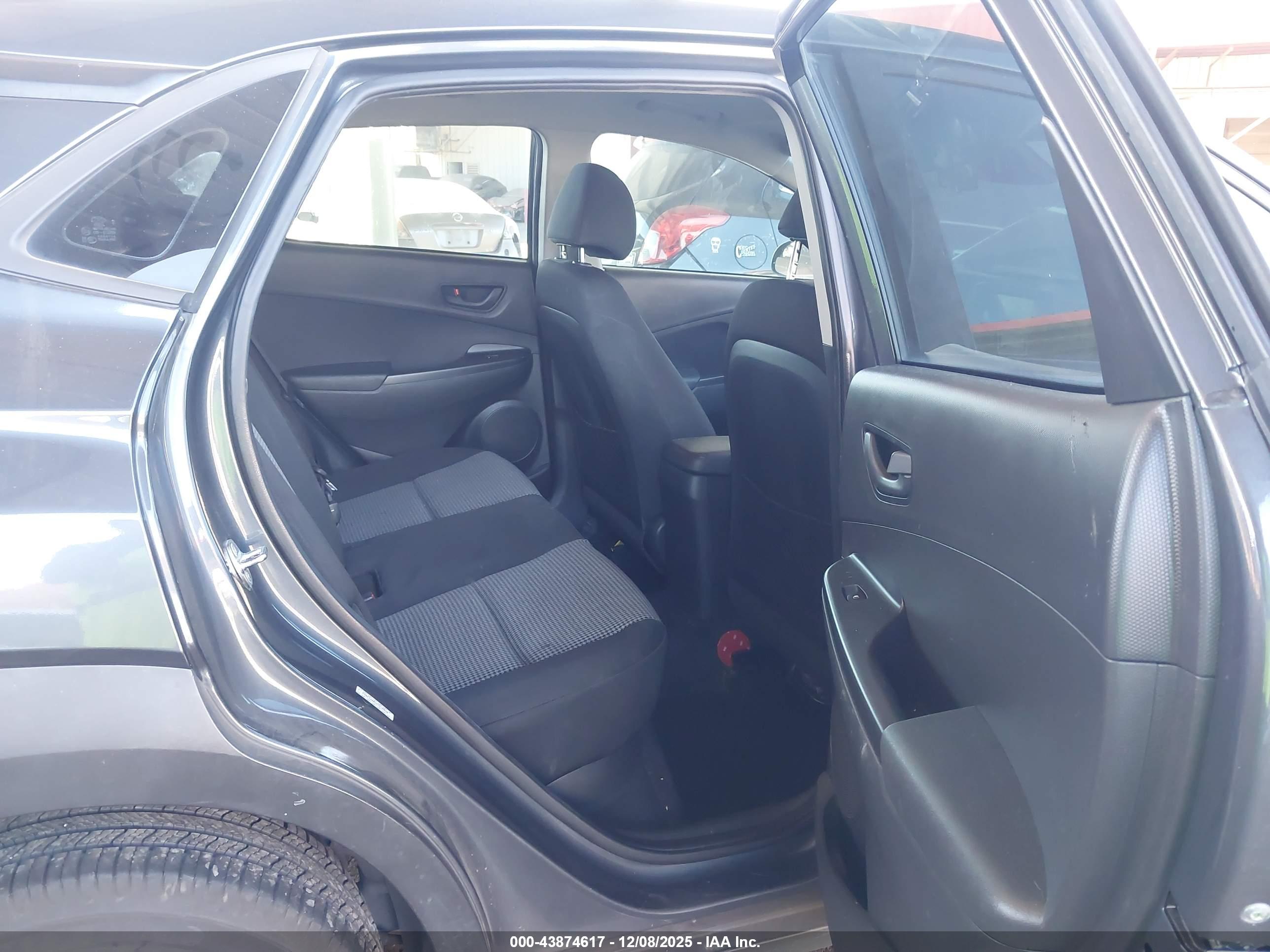 HYUNDAI KONA image 8