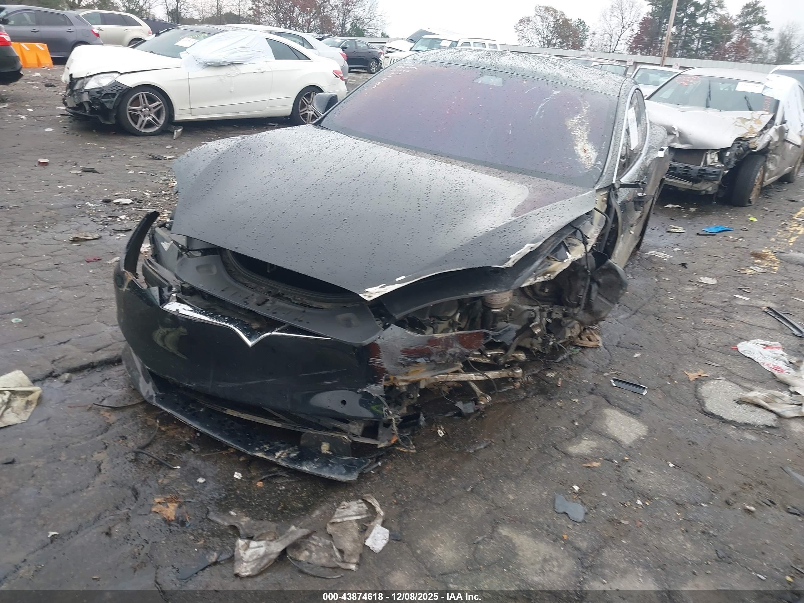 TESLA MODEL image 2