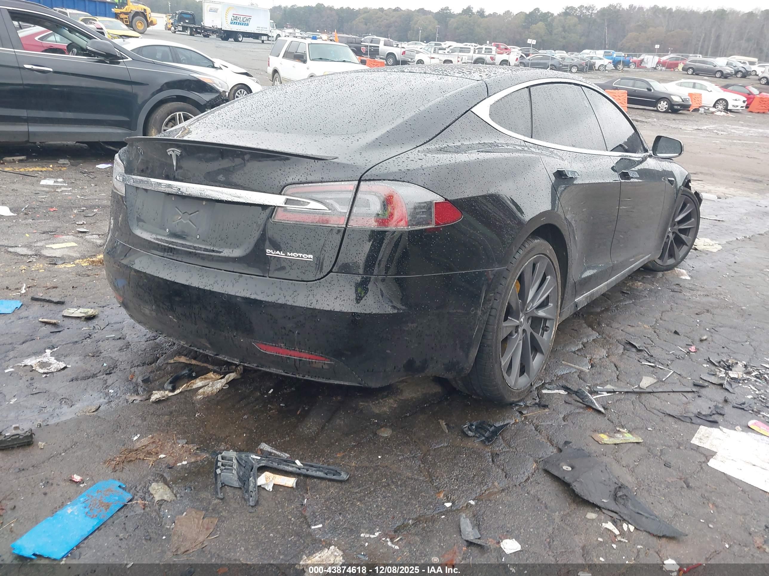TESLA MODEL image 4