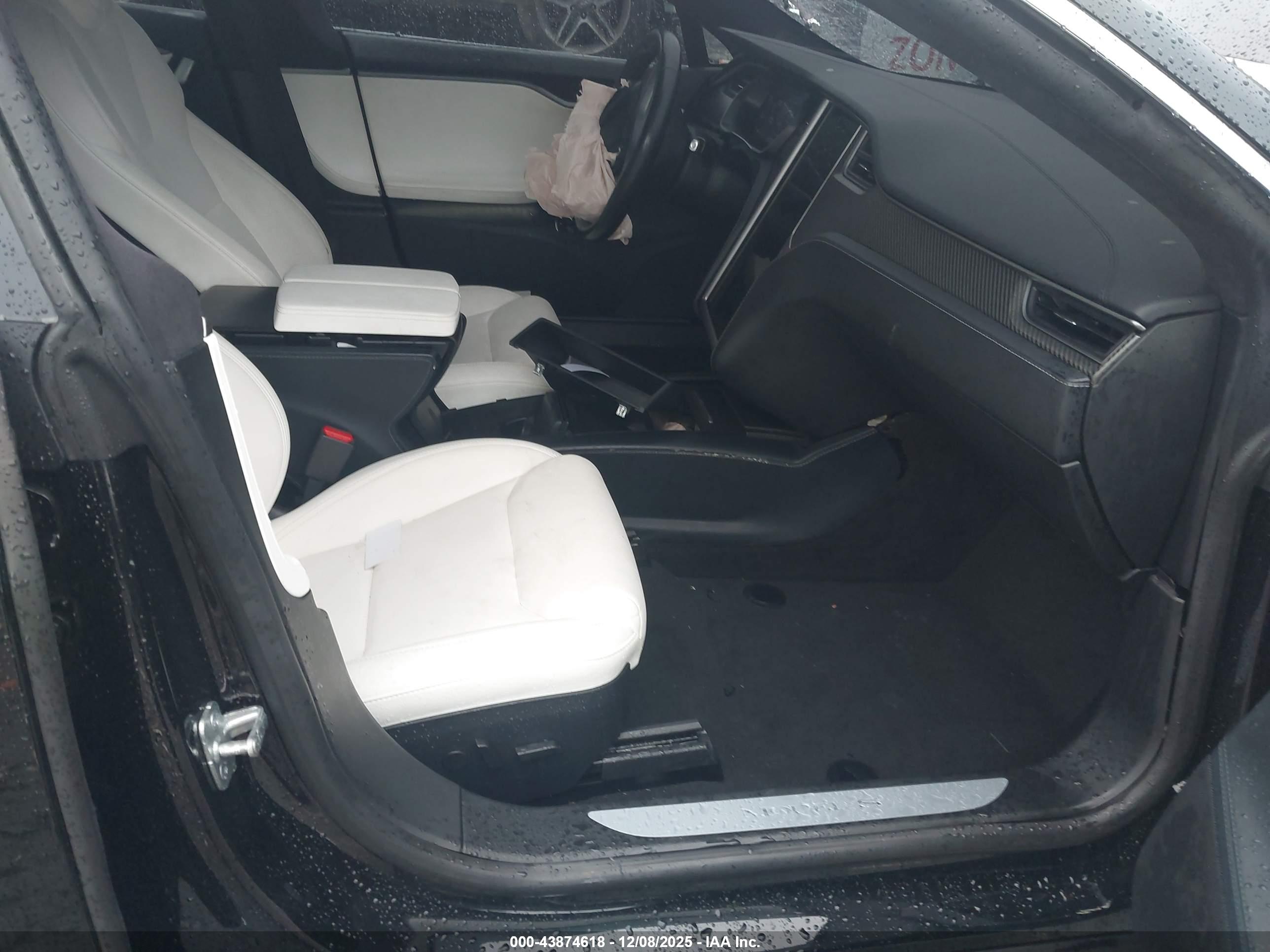 TESLA MODEL image 5