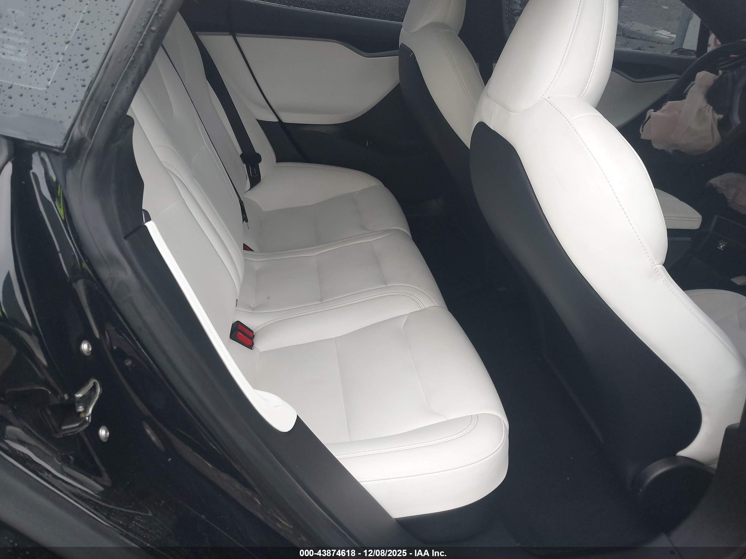 TESLA MODEL image 8