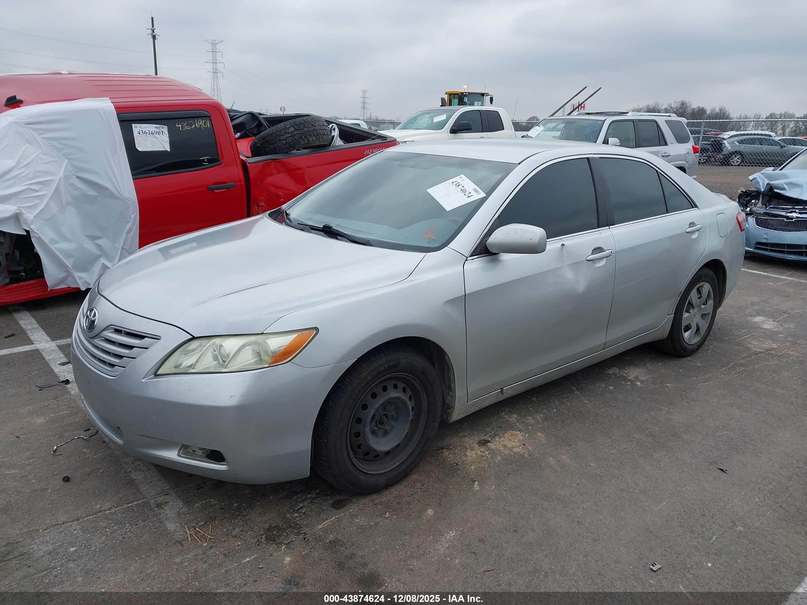 TOYOTA CAMRY image 2