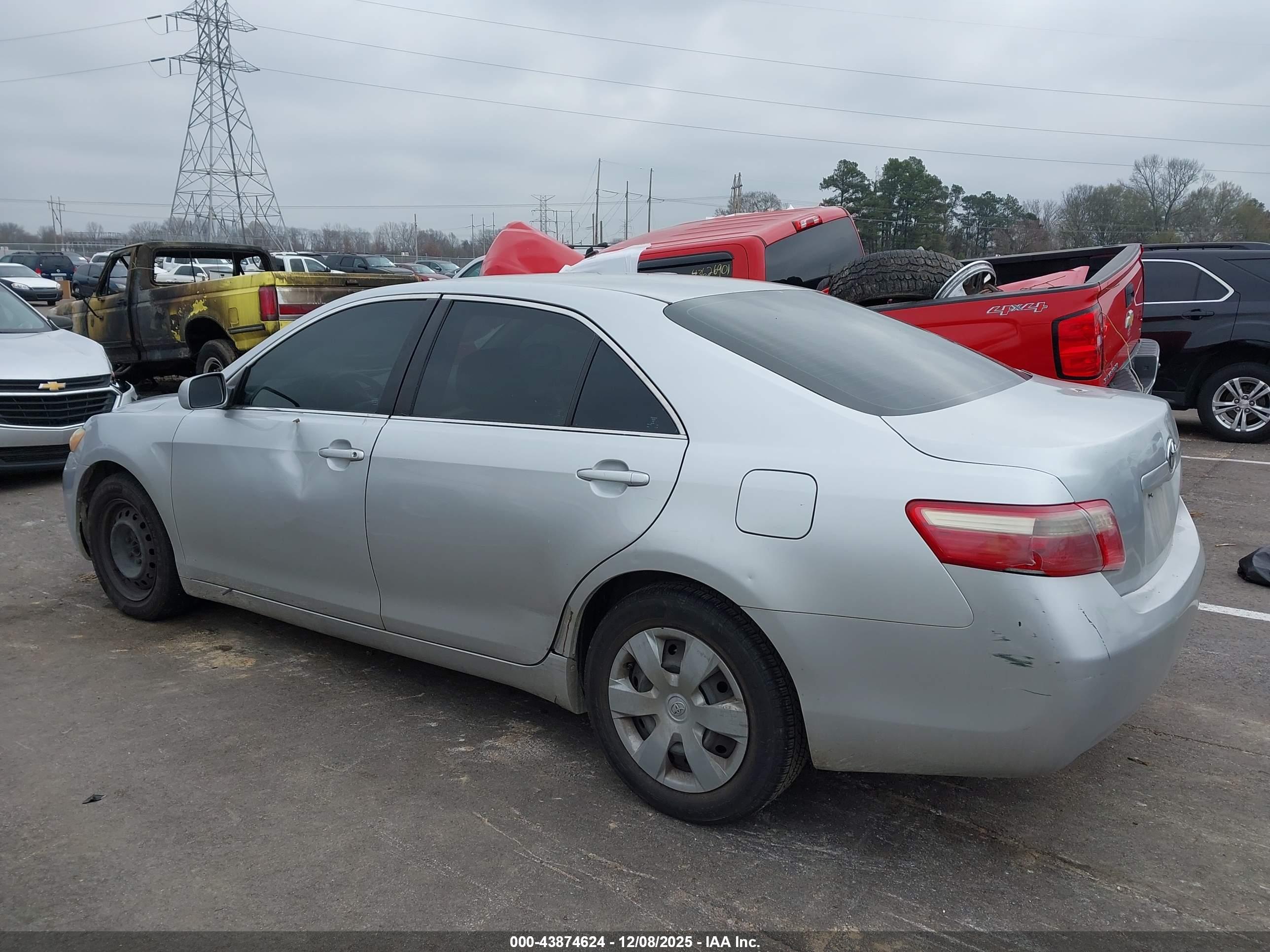 TOYOTA CAMRY image 3