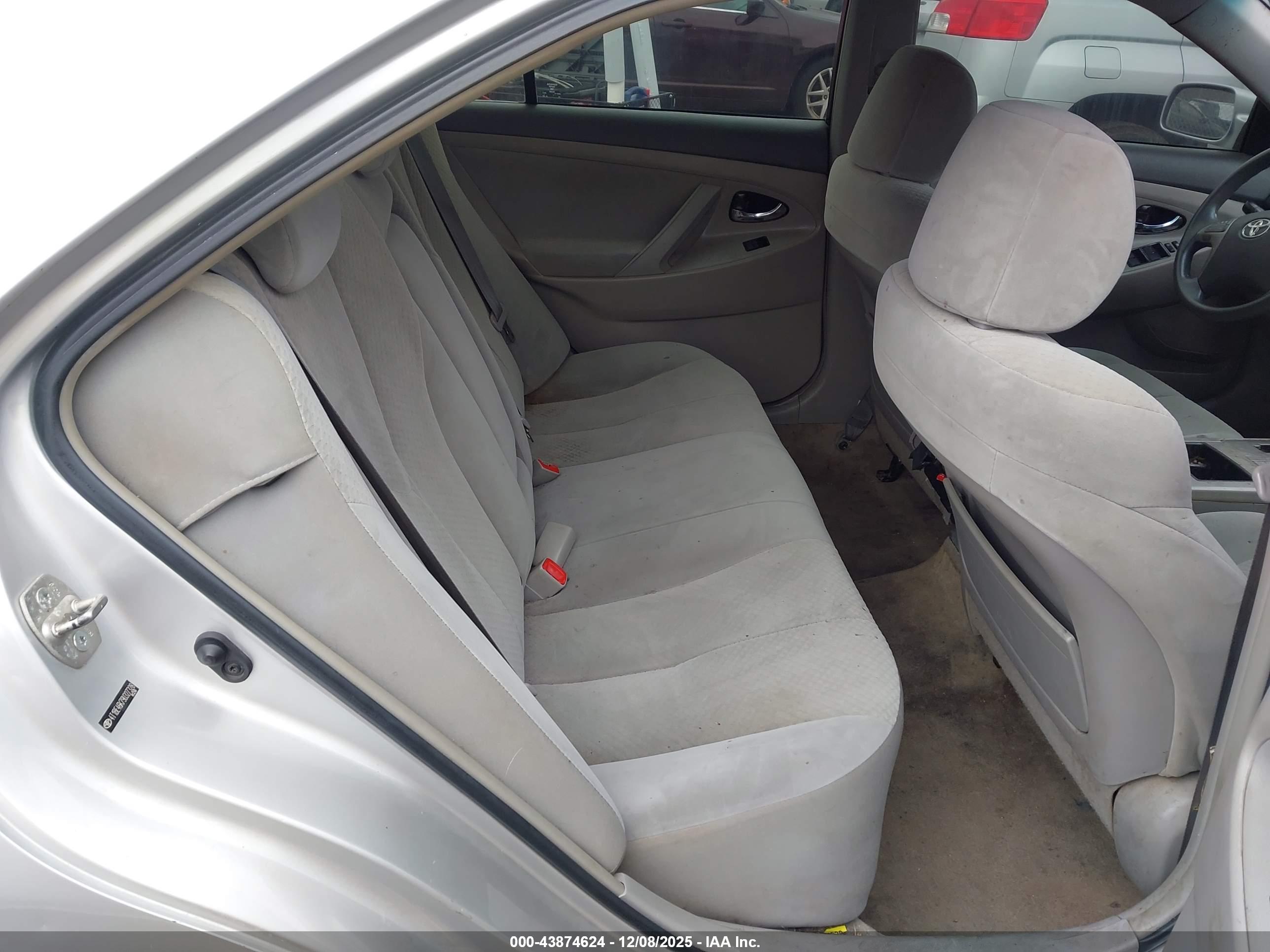 TOYOTA CAMRY image 8