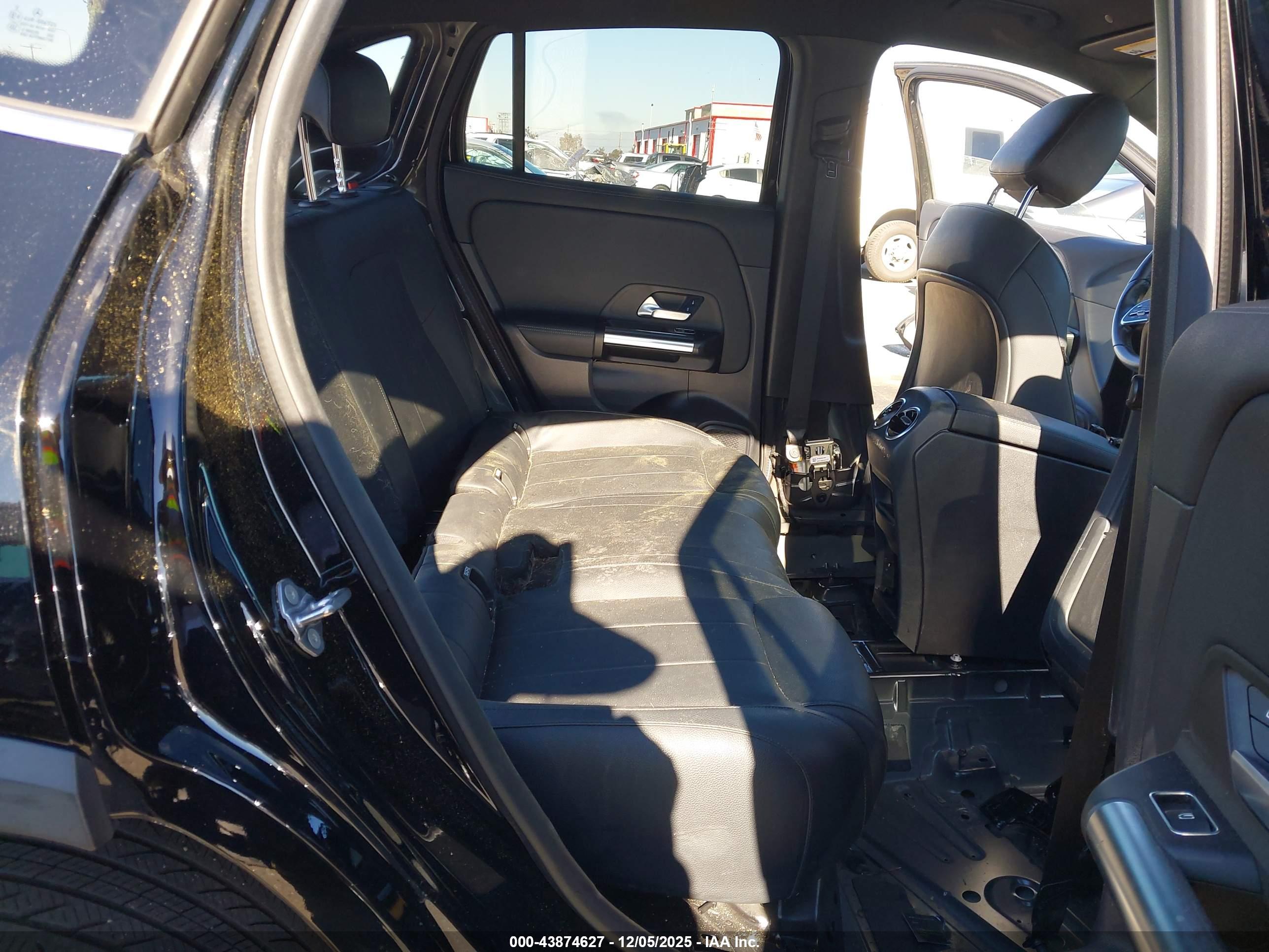 MERCEDES-BENZ GLA image 8