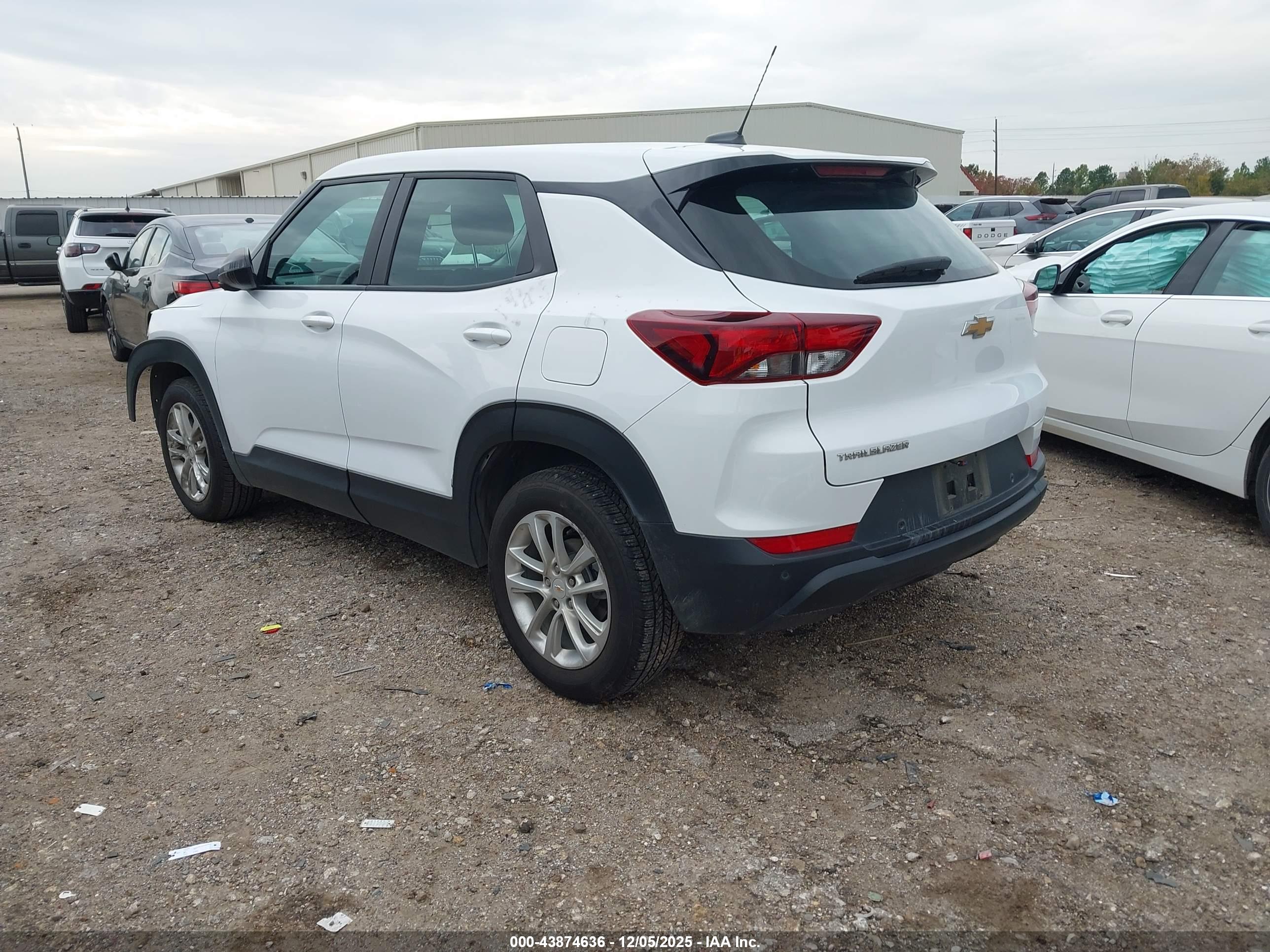 CHEVROLET TRAILBLAZER image 3