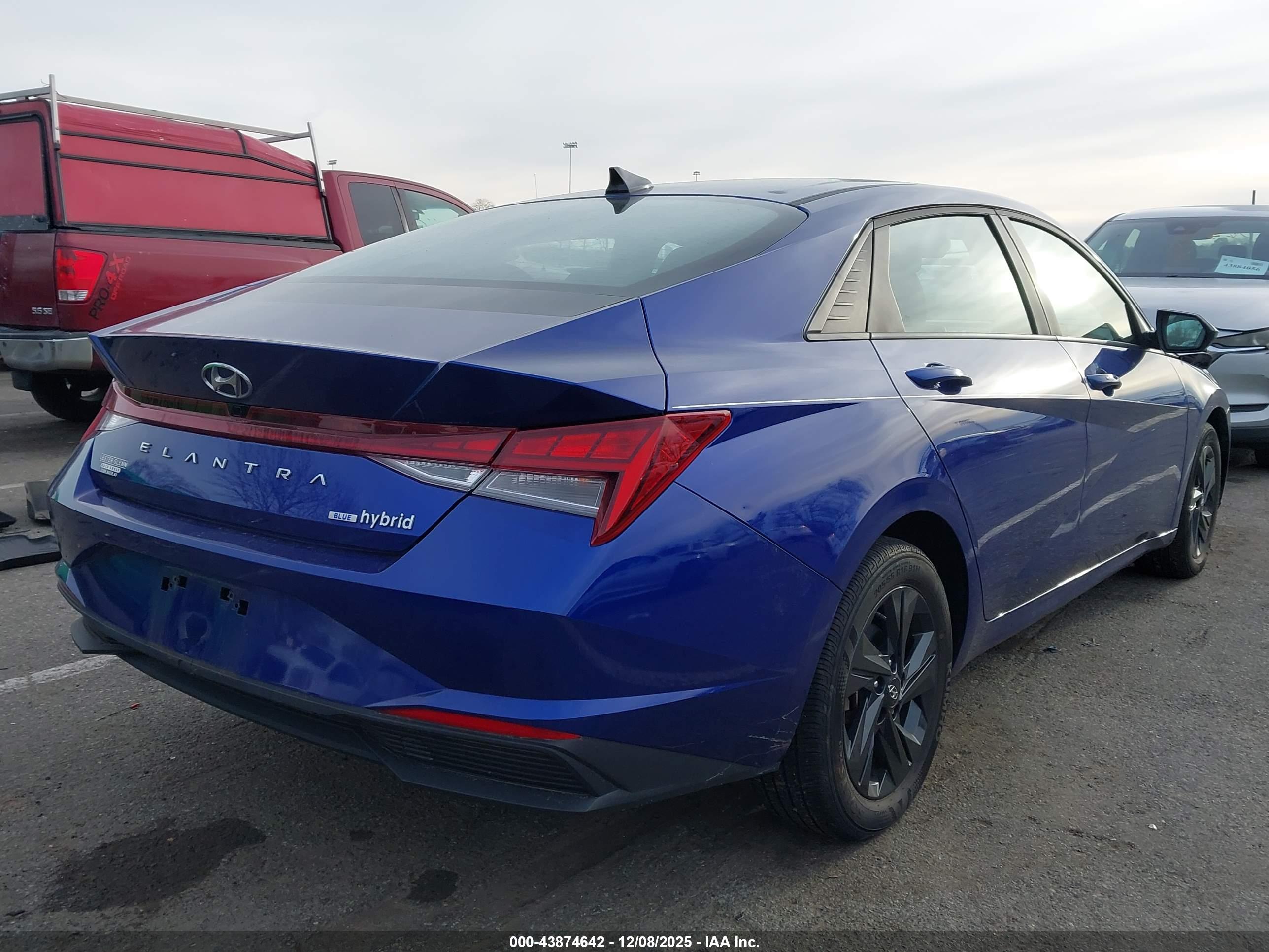 HYUNDAI ELANTRA image 4