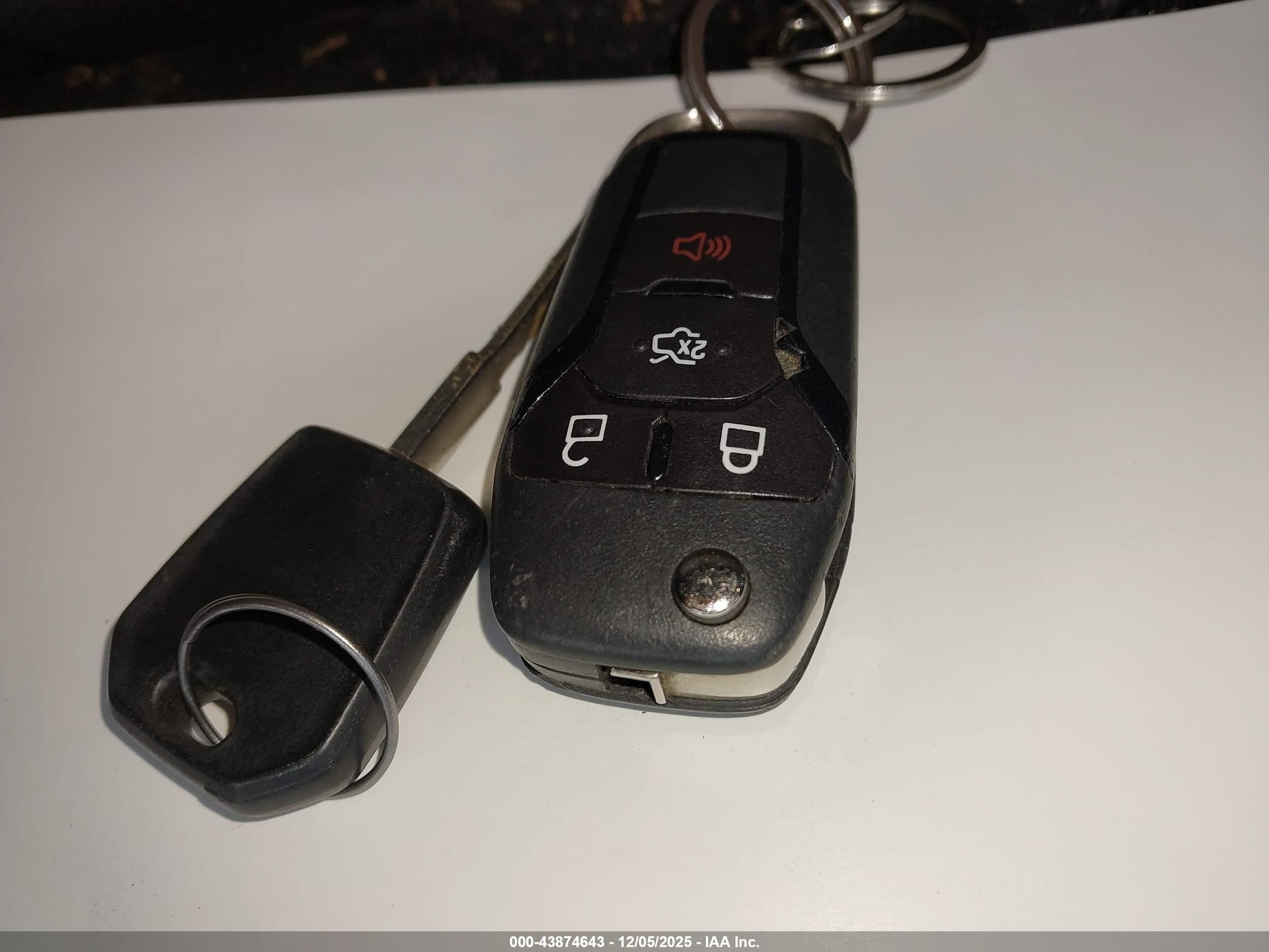 FORD FUSION image 11