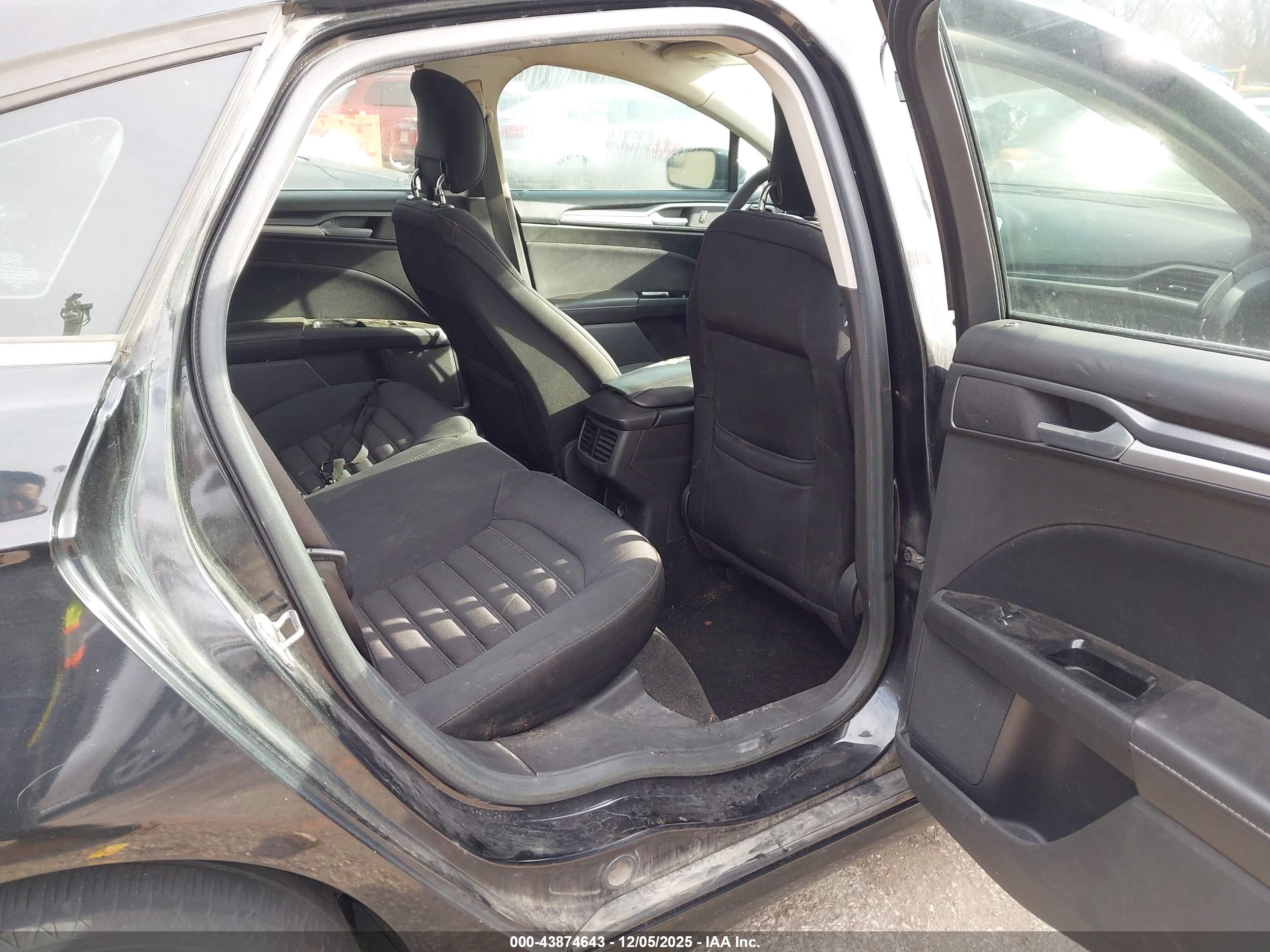FORD FUSION image 8