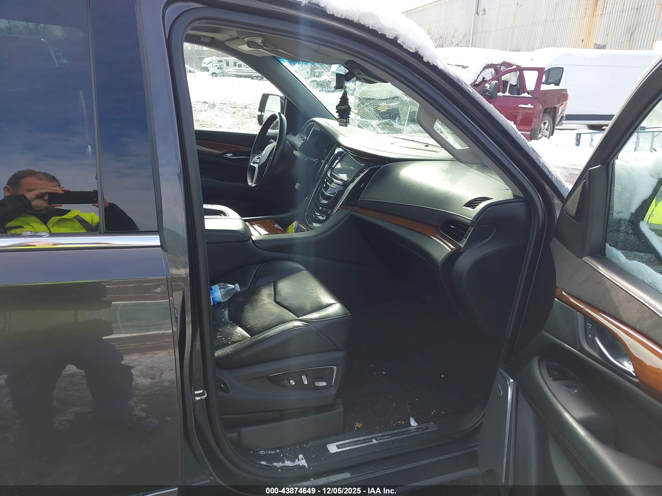 CADILLAC ESCALADE image 5