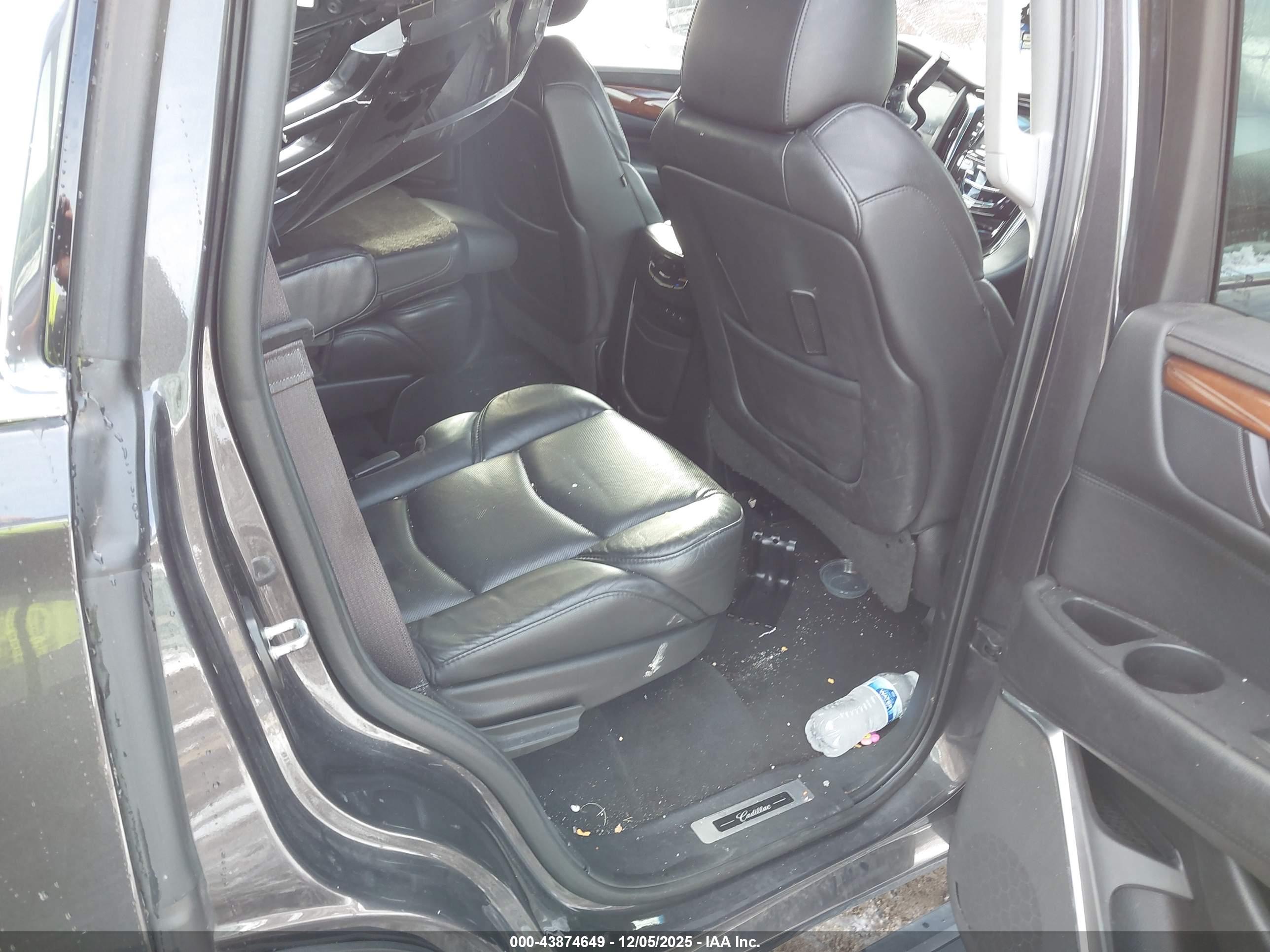 CADILLAC ESCALADE image 8