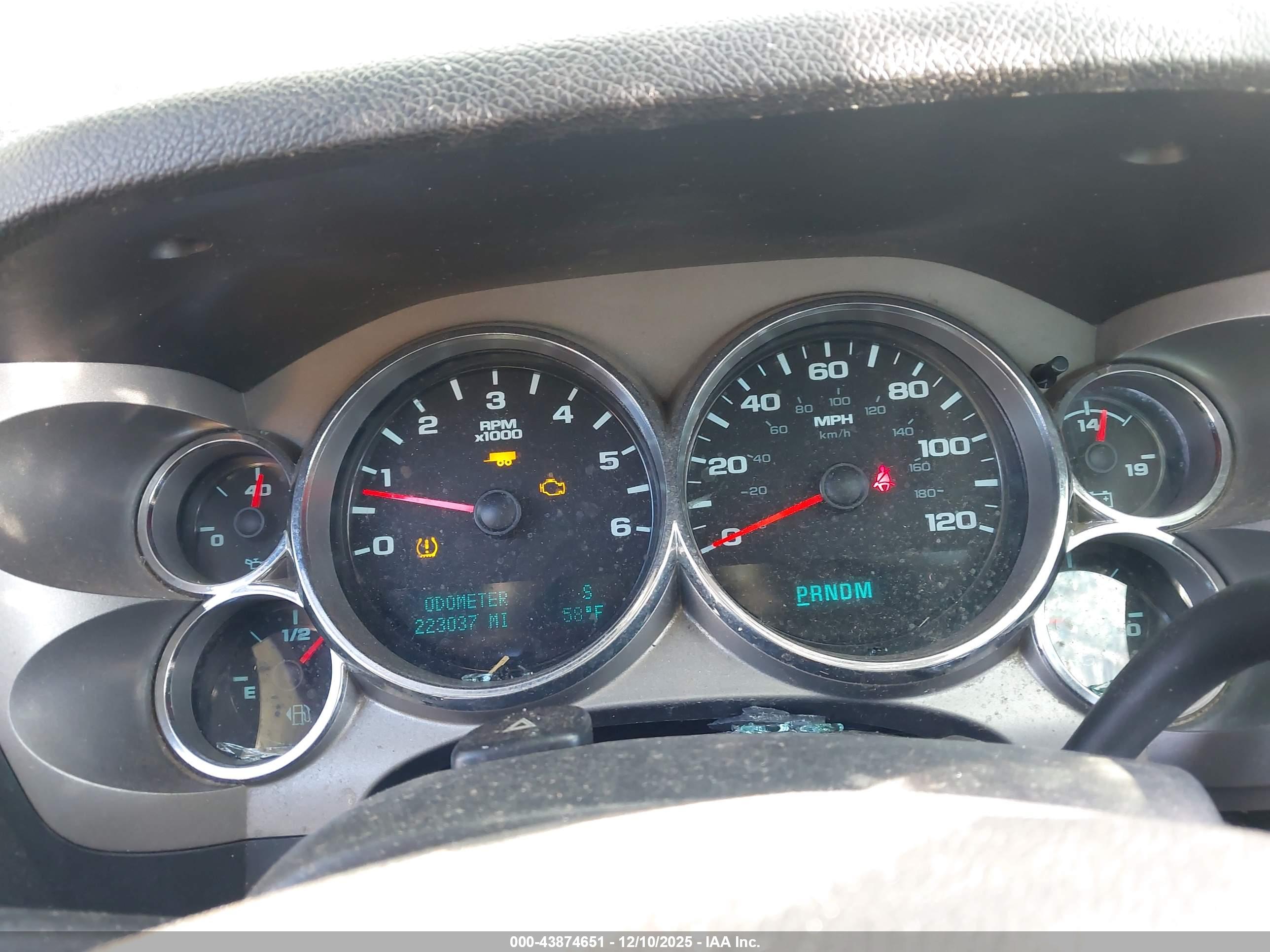 CHEVROLET SILVERADO image 7