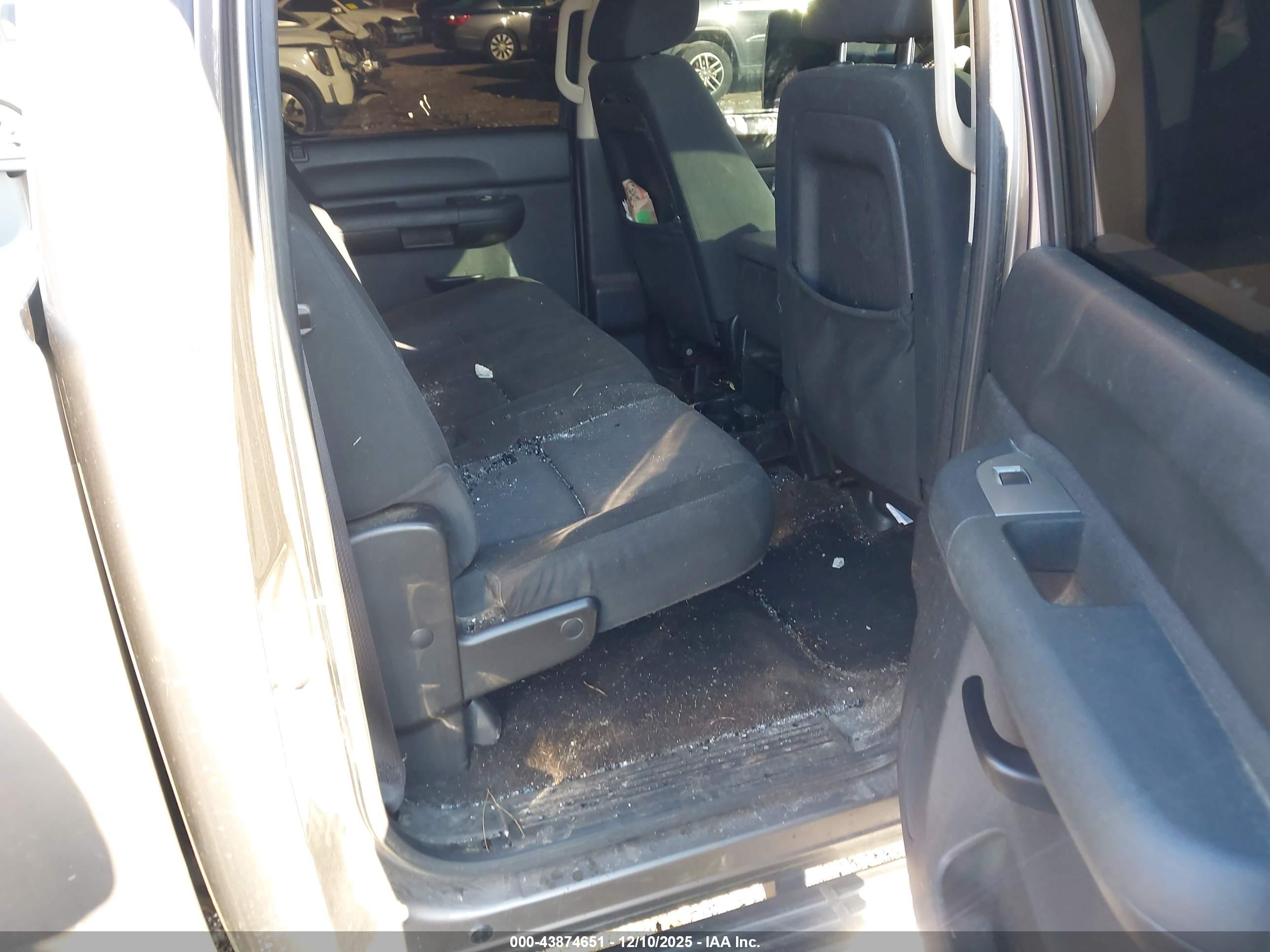 CHEVROLET SILVERADO image 8