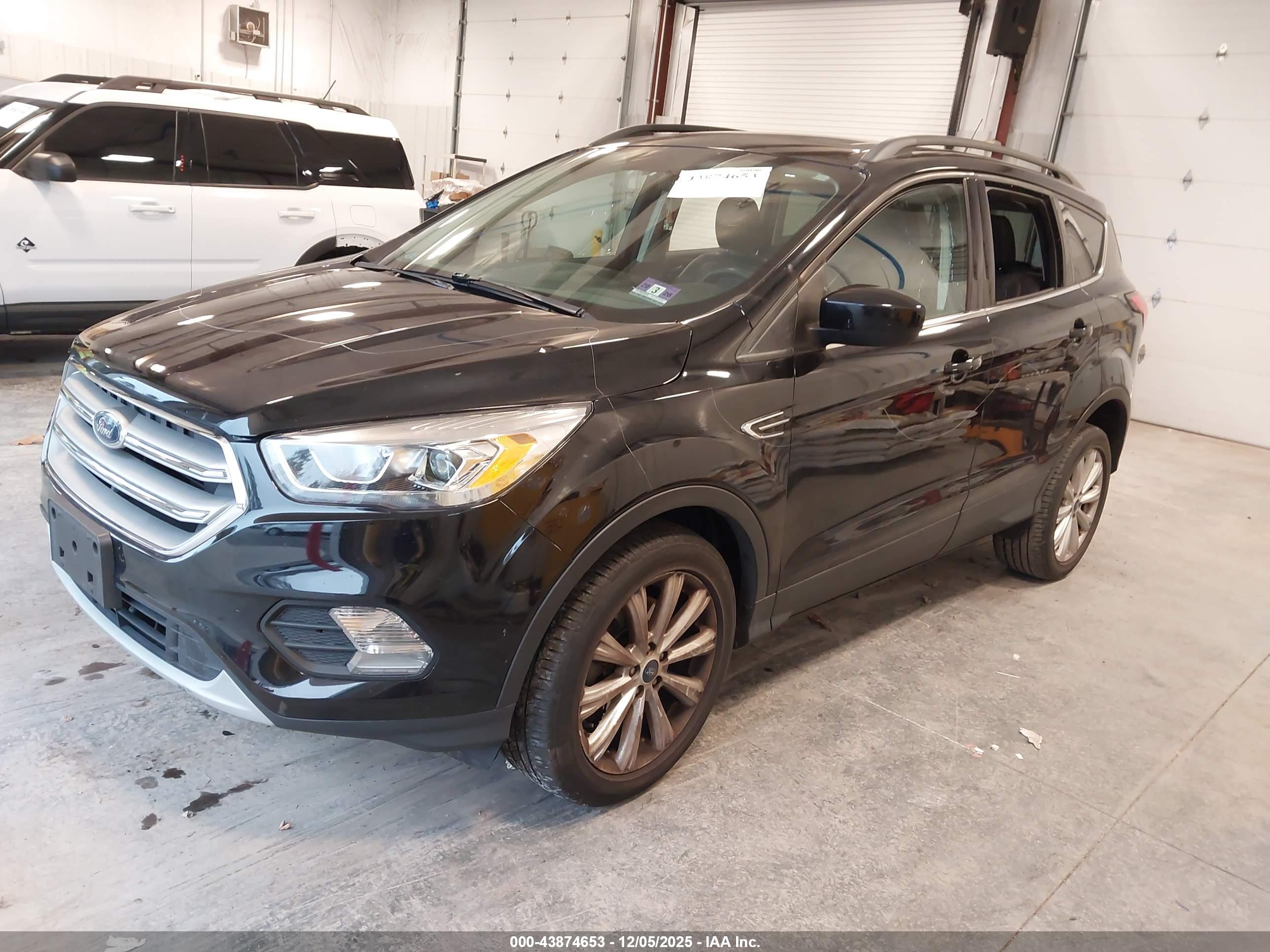 FORD ESCAPE image 2
