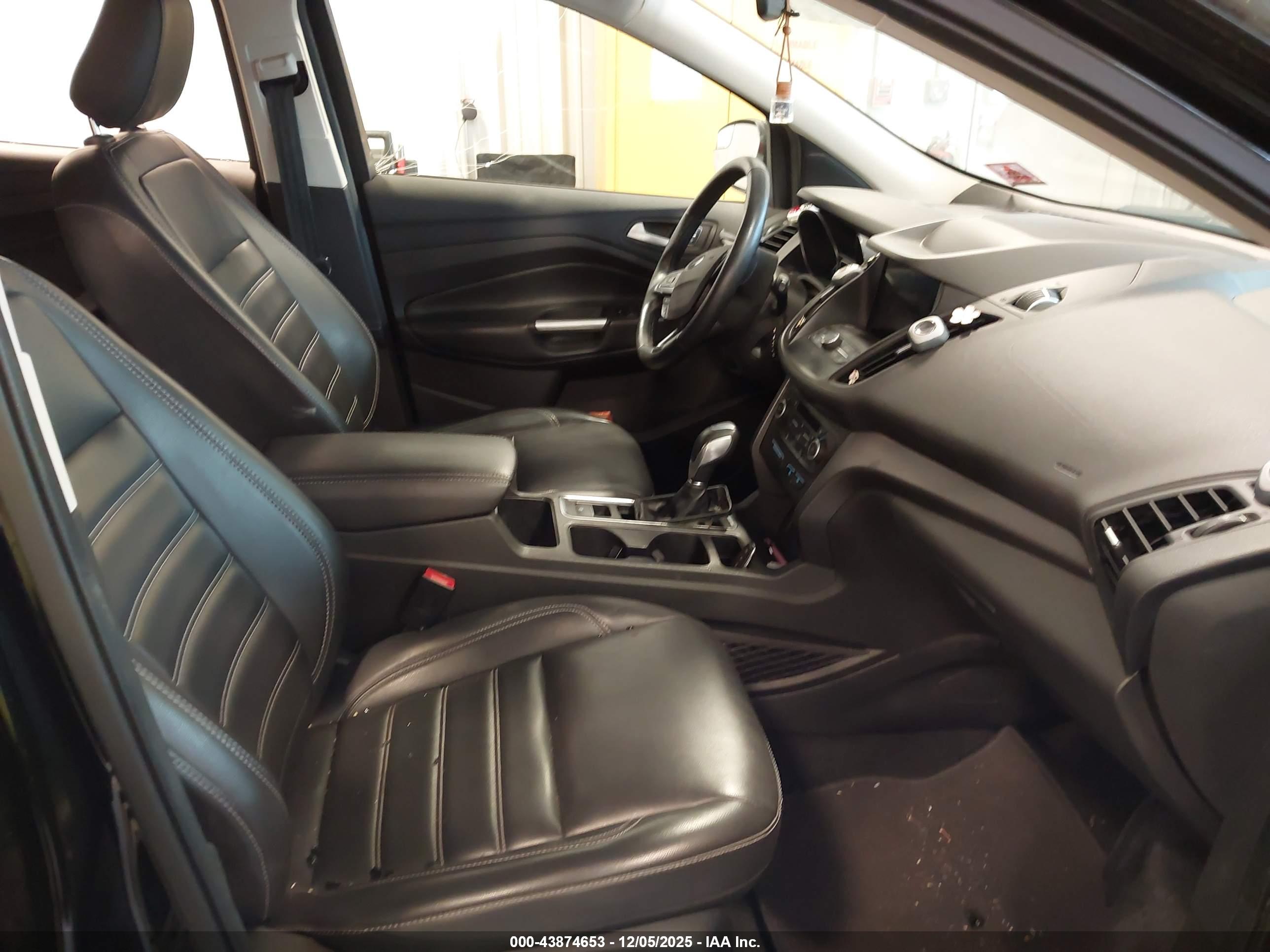 FORD ESCAPE image 5