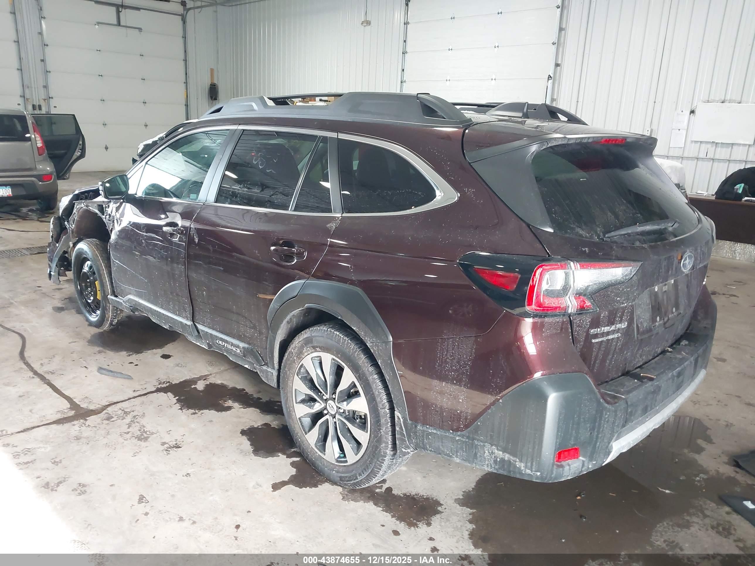 SUBARU OUTBACK image 3
