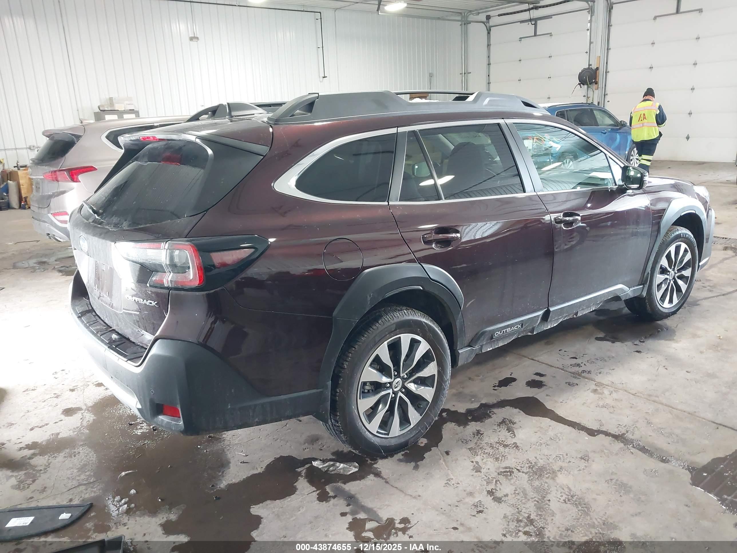 SUBARU OUTBACK image 4