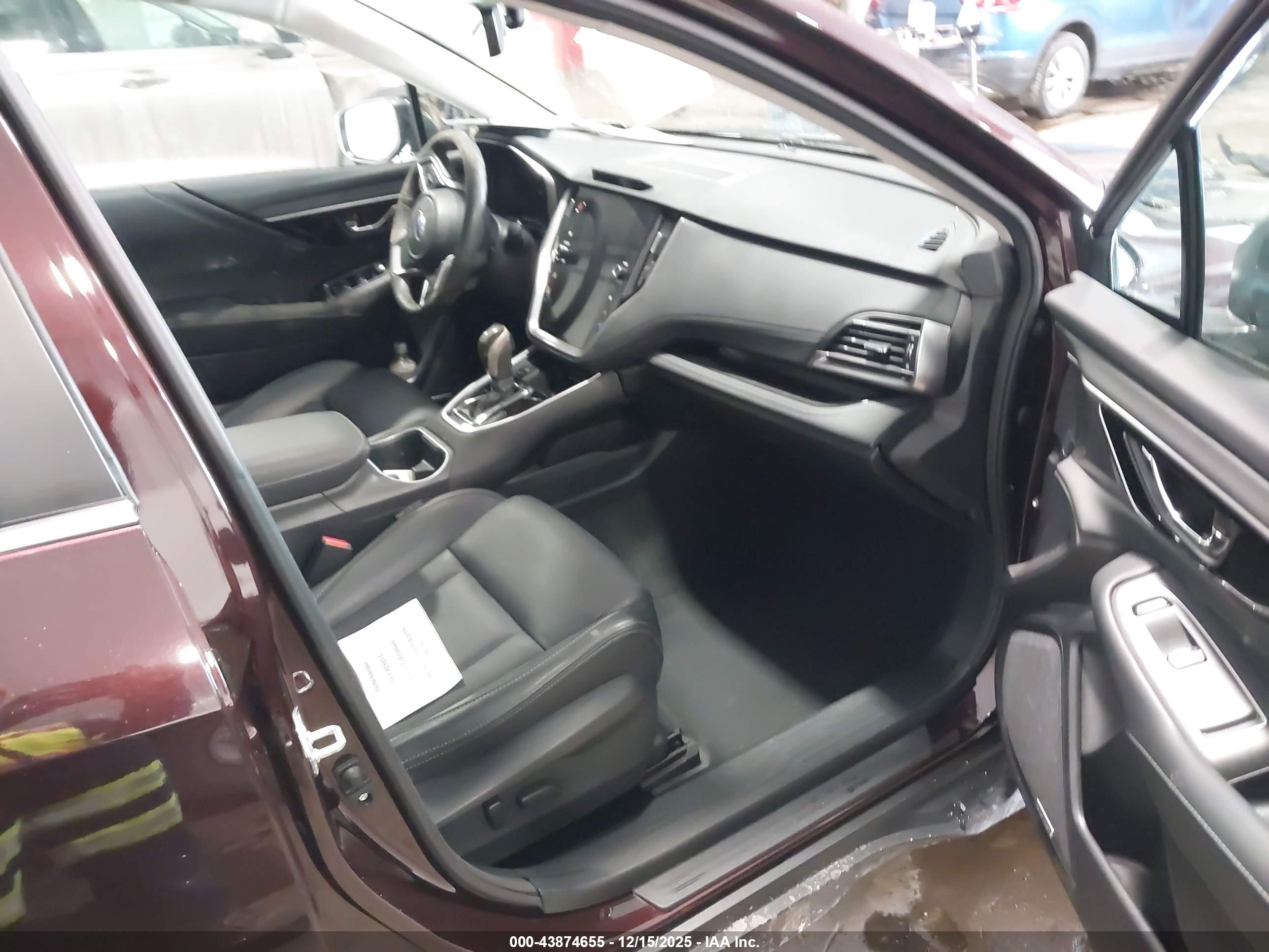 SUBARU OUTBACK image 5