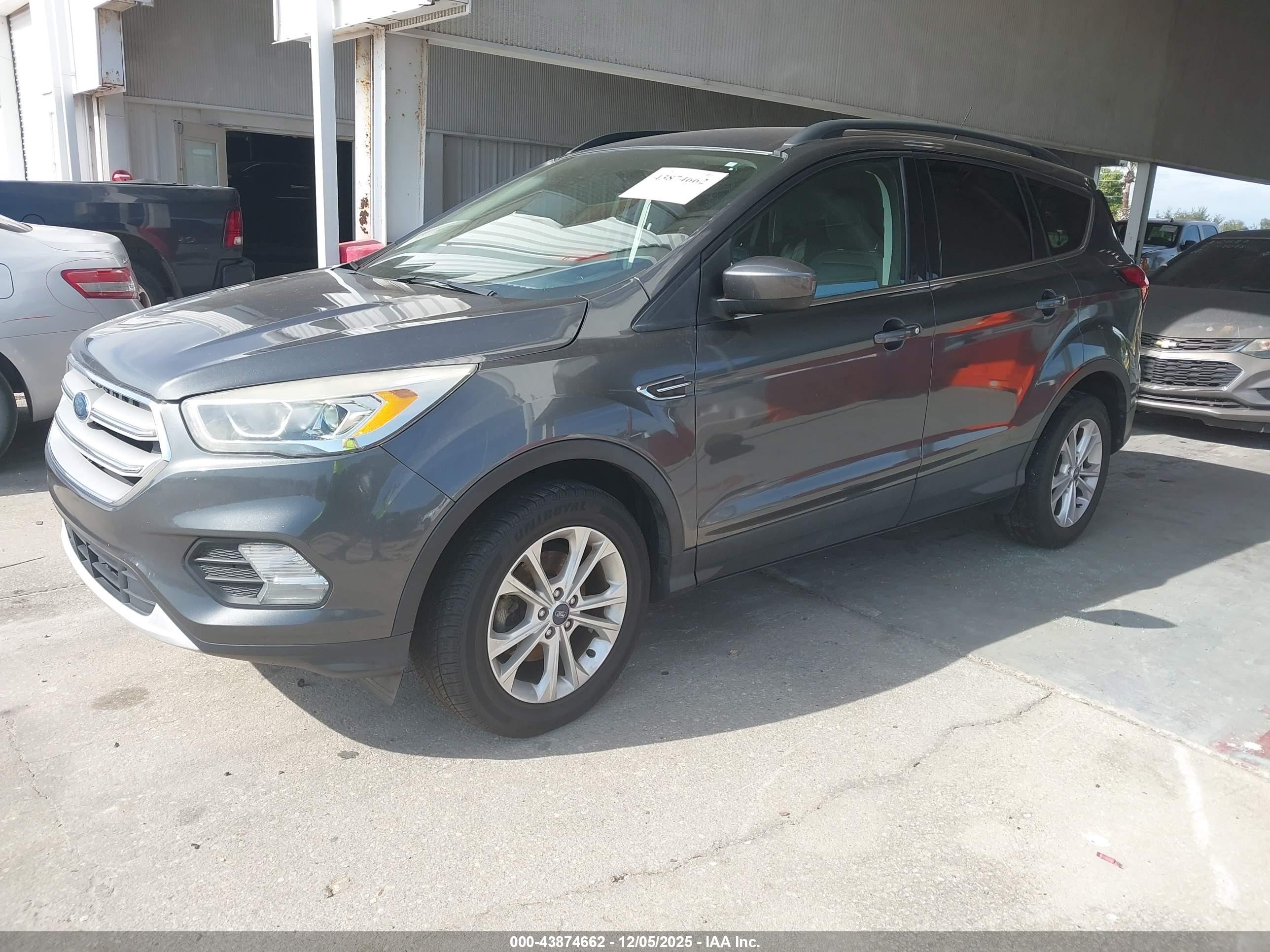 FORD ESCAPE image 2