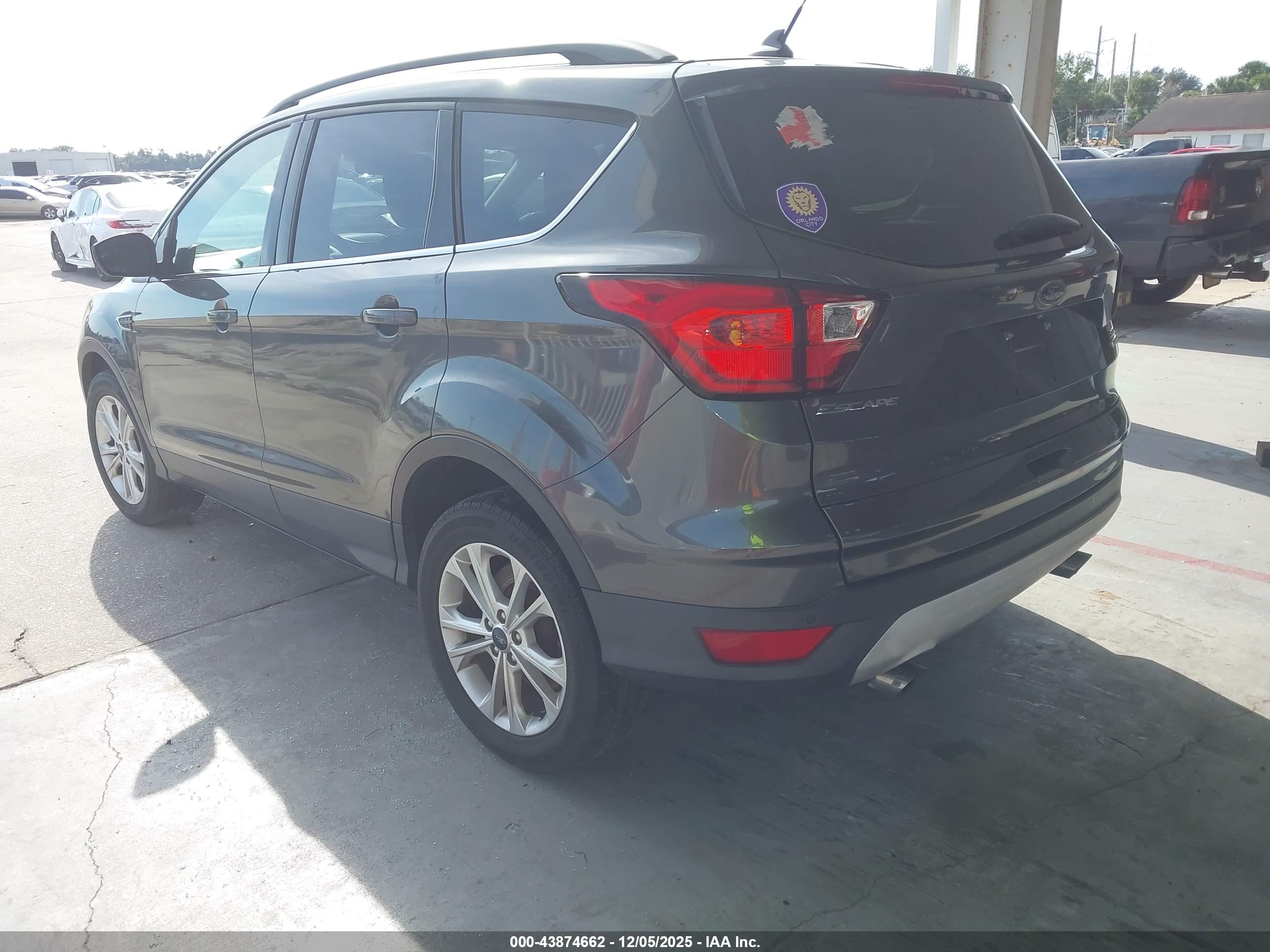 FORD ESCAPE image 3