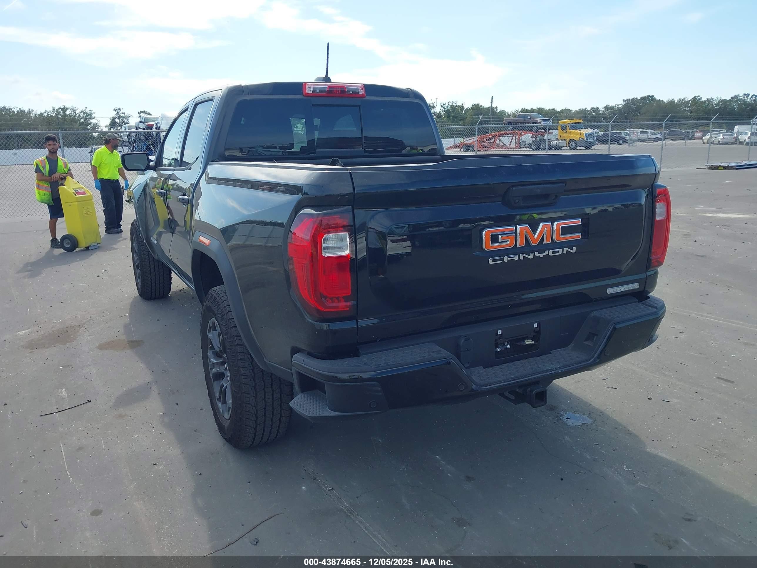 GMC CANYON image 3