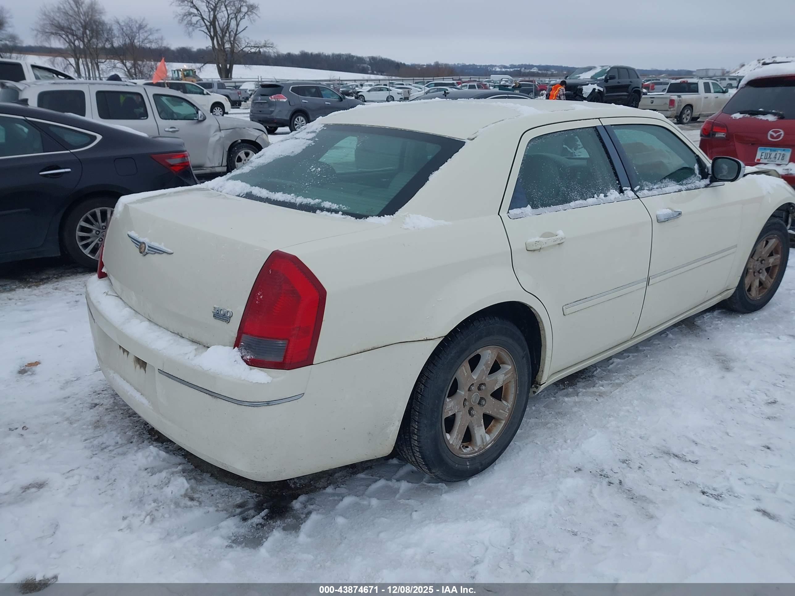 CHRYSLER 300 image 4