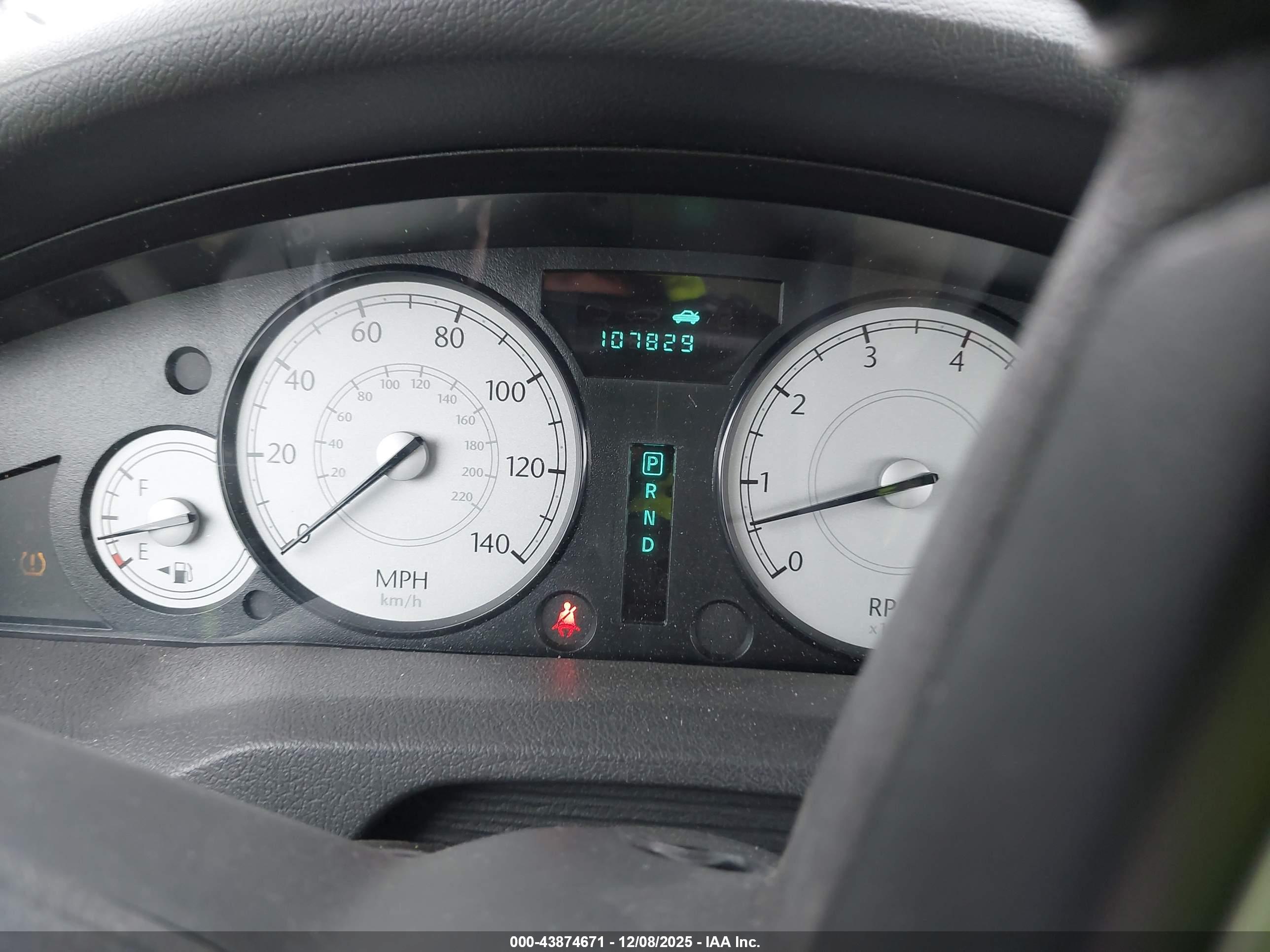 CHRYSLER 300 image 7