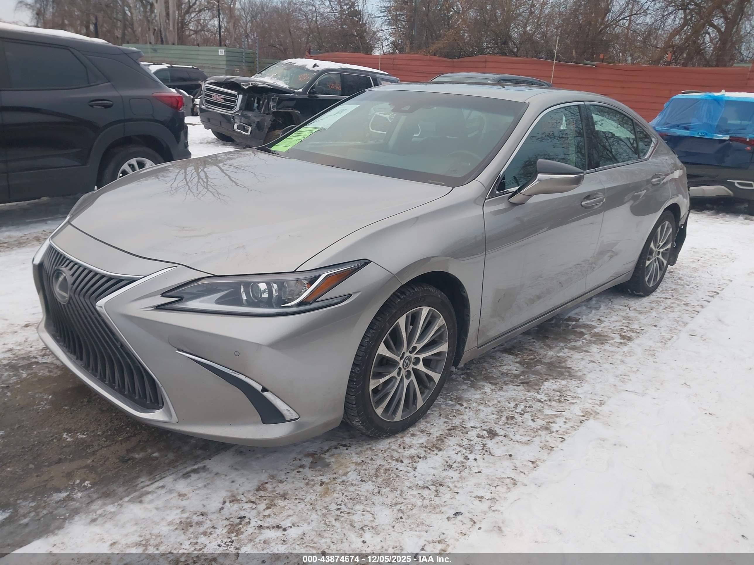 LEXUS ES image 2