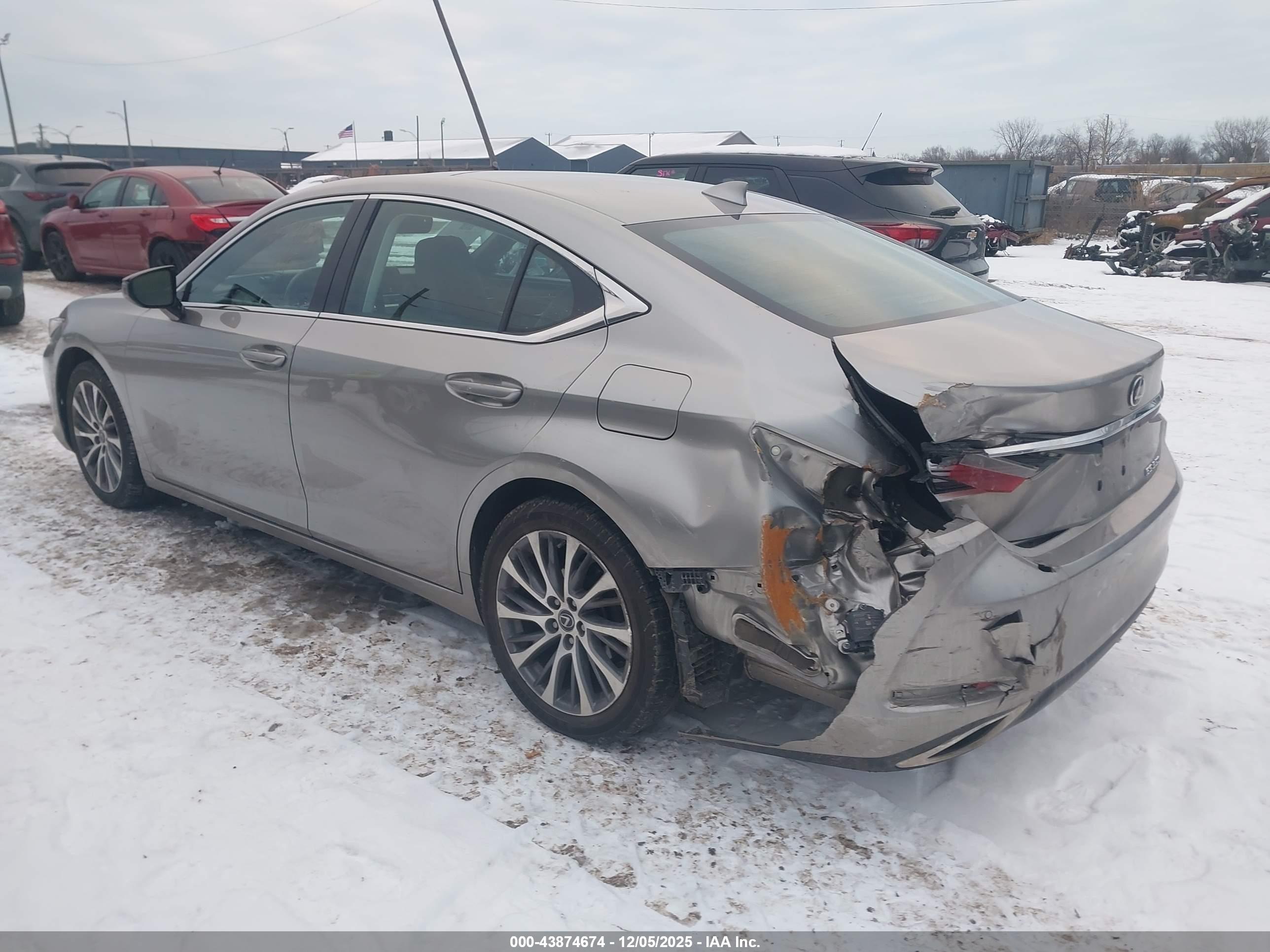 LEXUS ES image 3