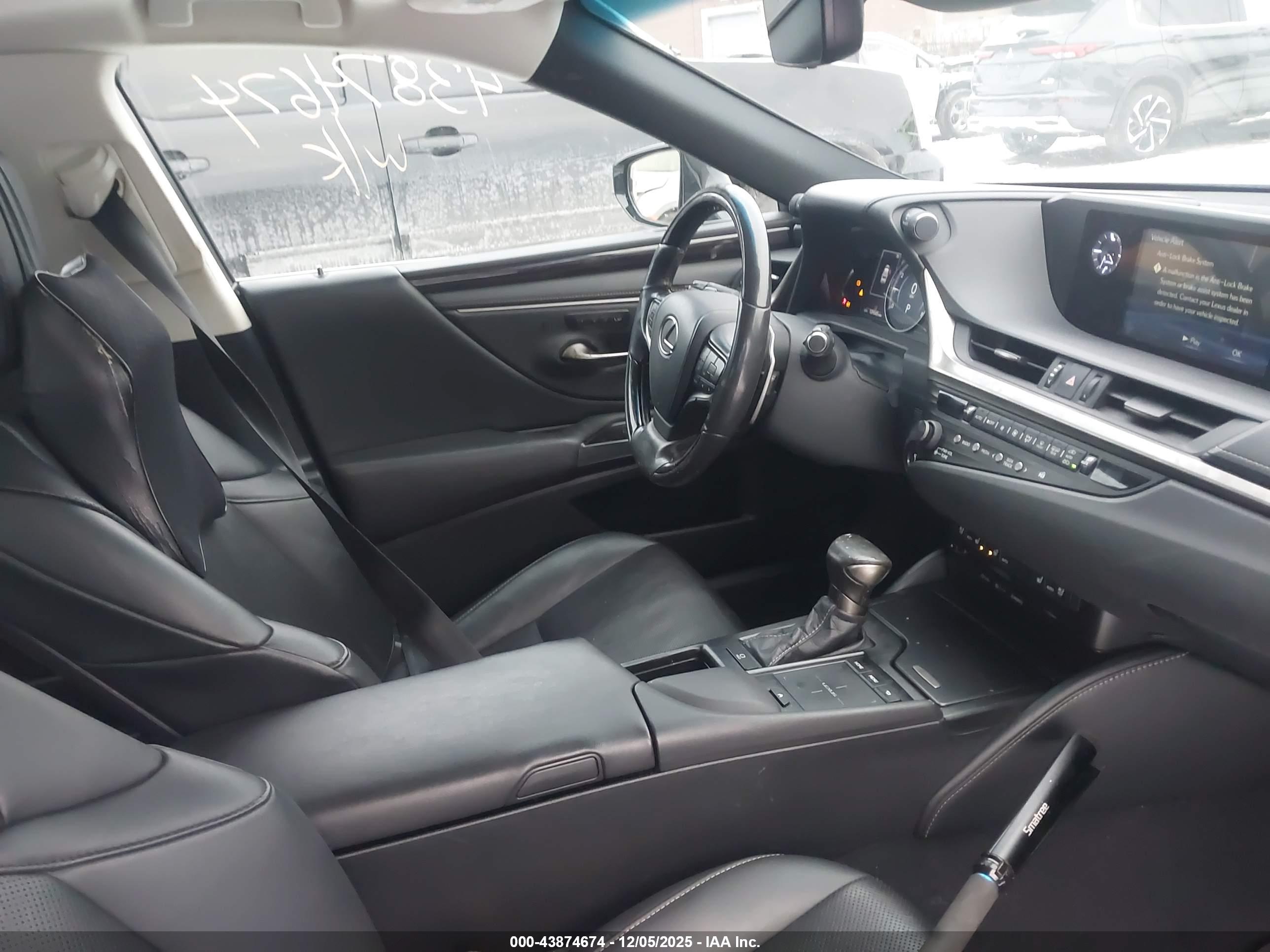 LEXUS ES image 5