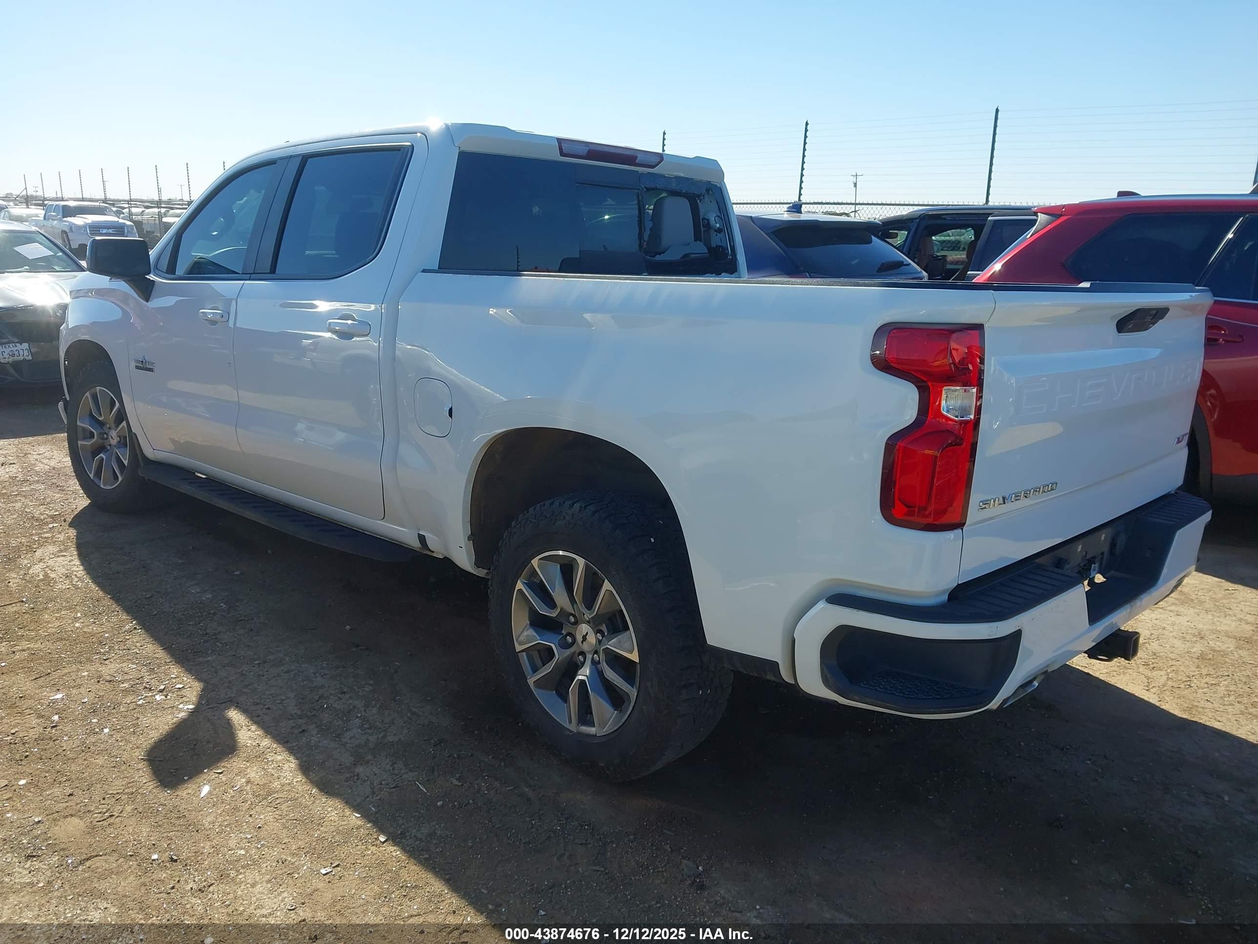CHEVROLET SILVERADO image 3