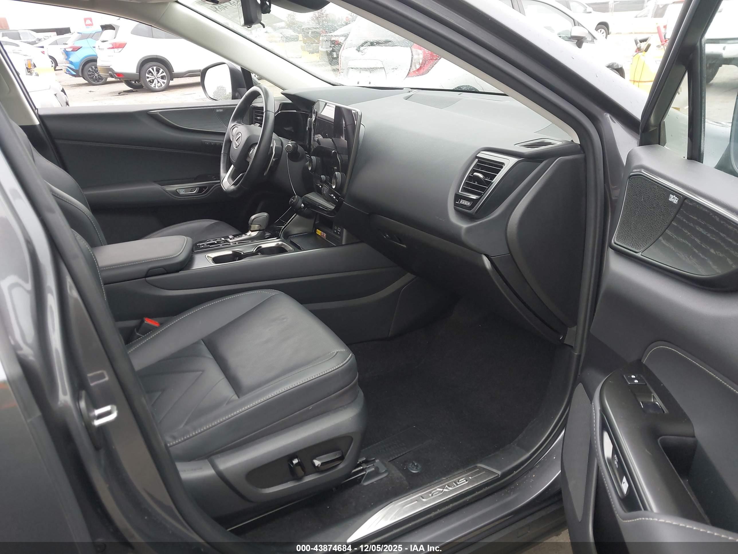LEXUS NX image 5