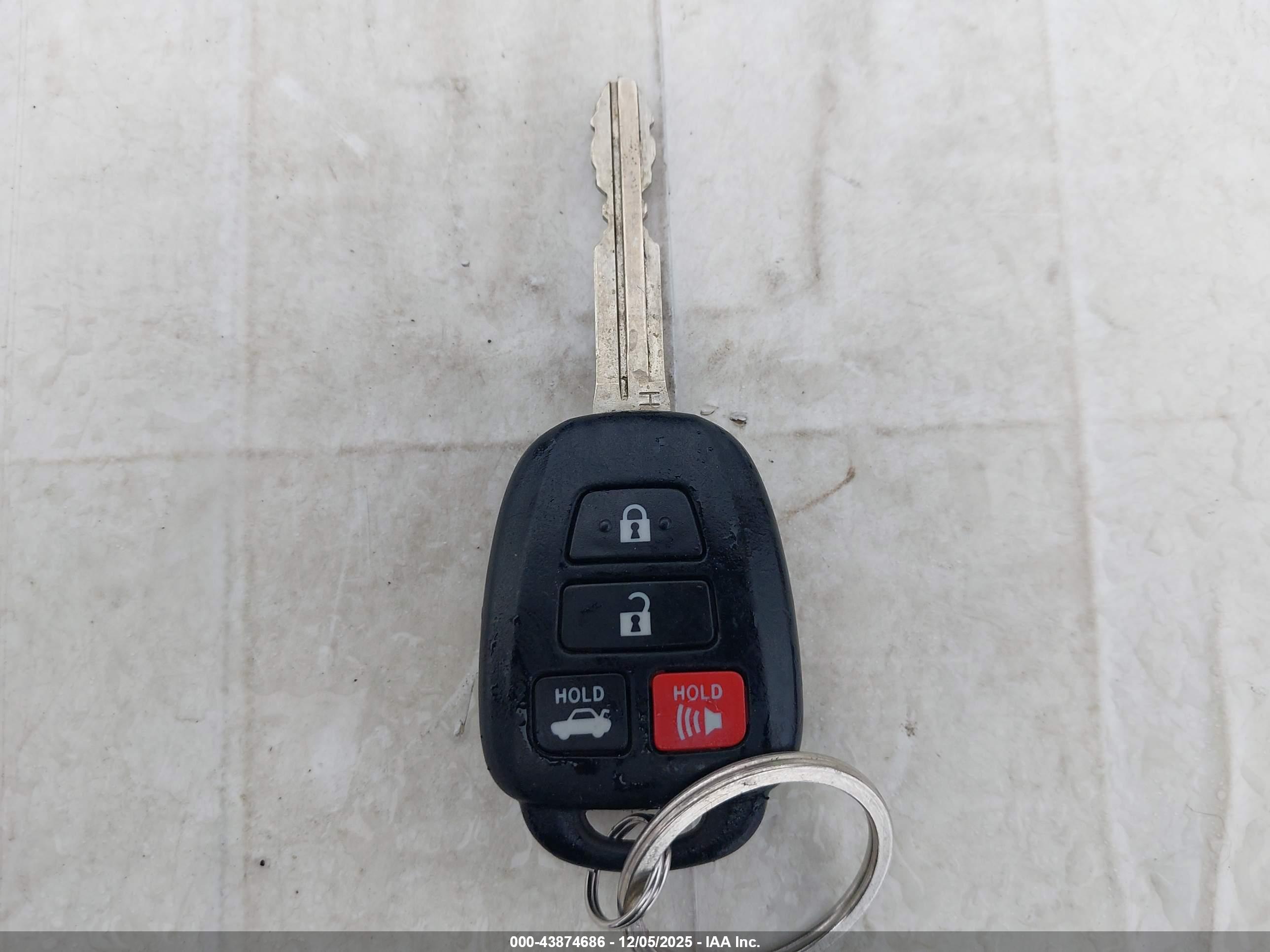TOYOTA CAMRY image 11