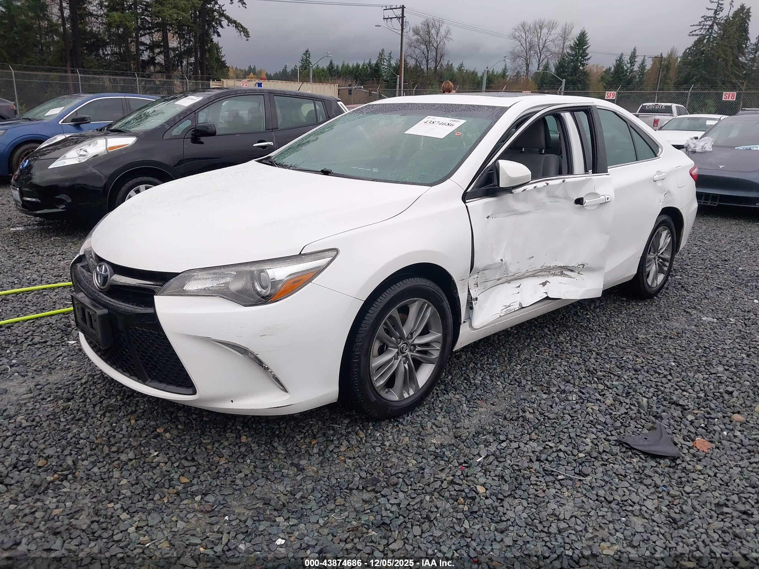TOYOTA CAMRY image 2