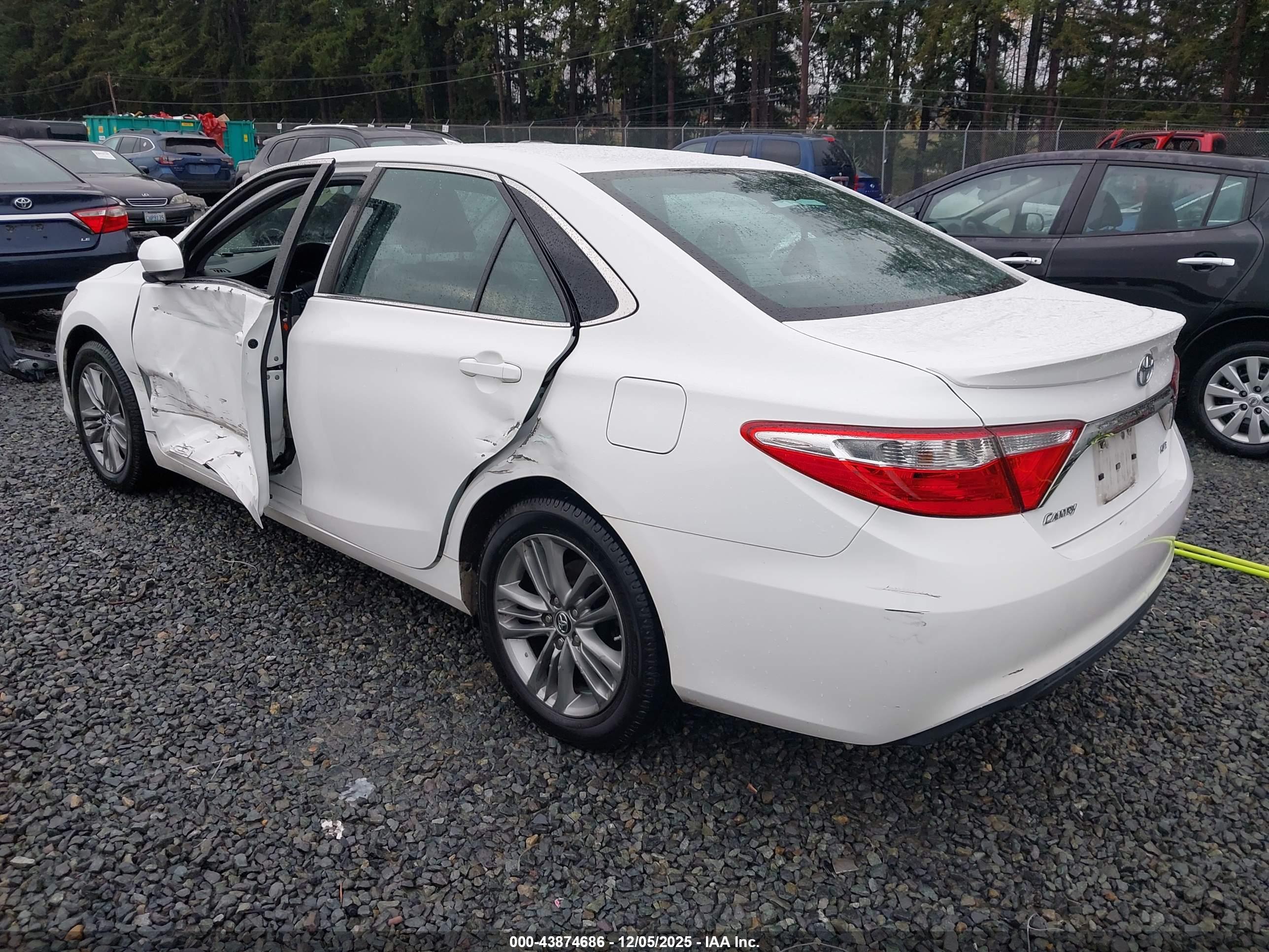 TOYOTA CAMRY image 3