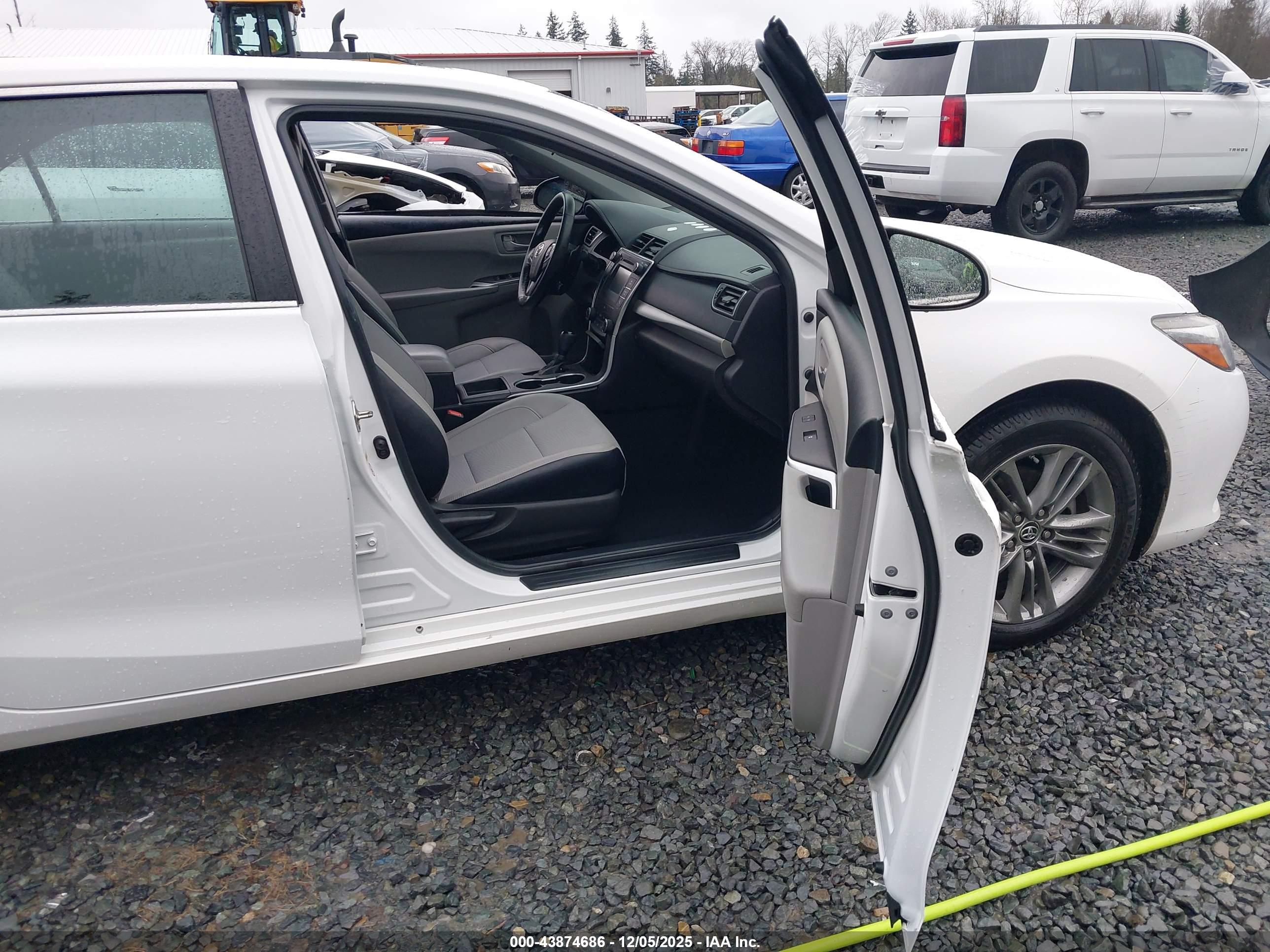 TOYOTA CAMRY image 5