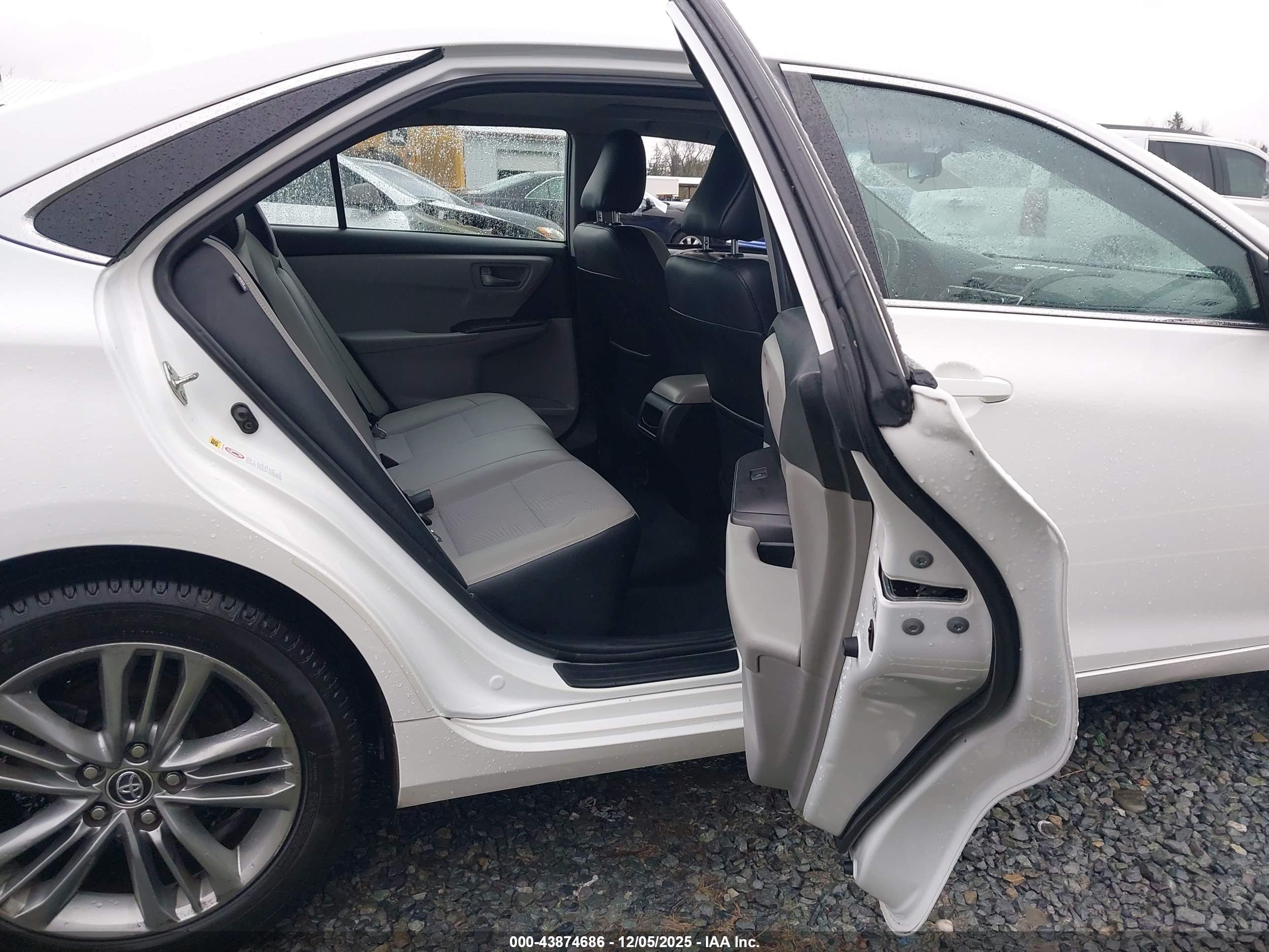 TOYOTA CAMRY image 8