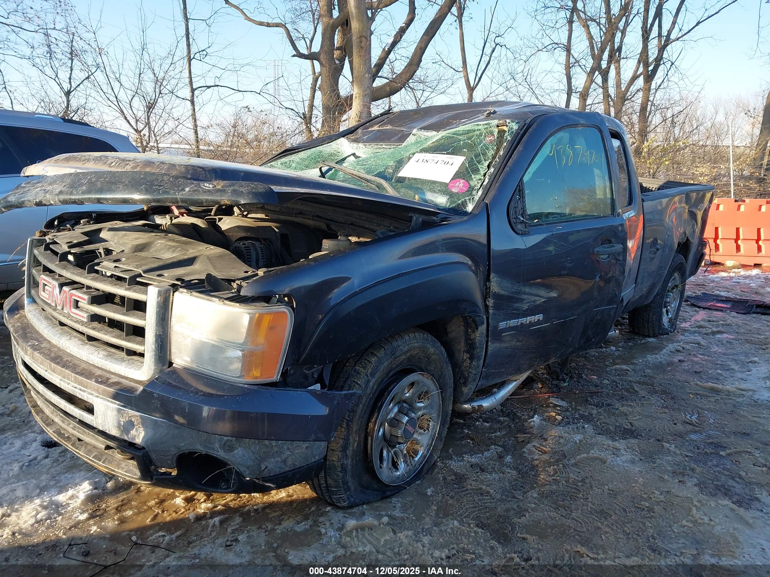 GMC SIERRA image 2