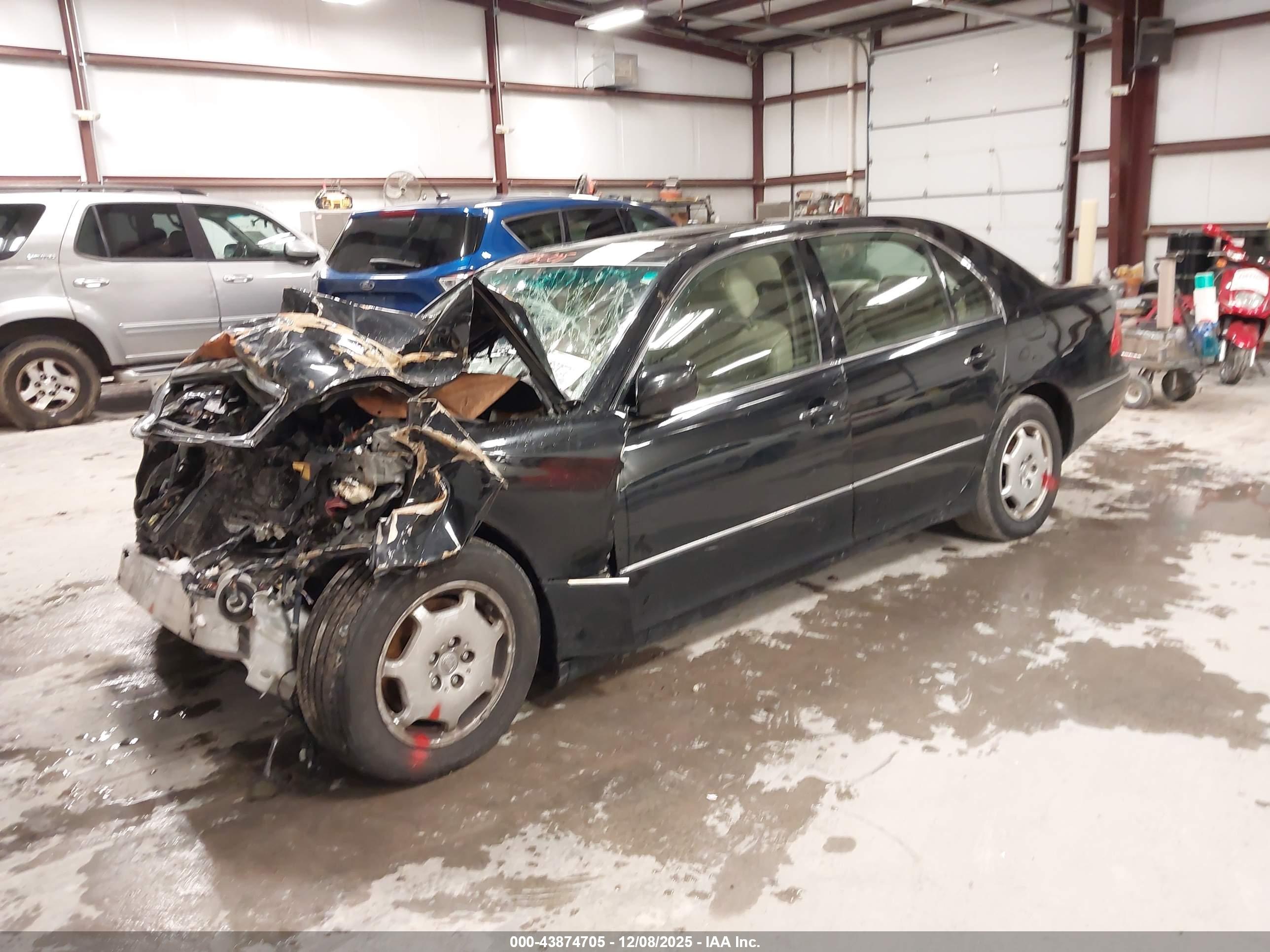 LEXUS LS image 2