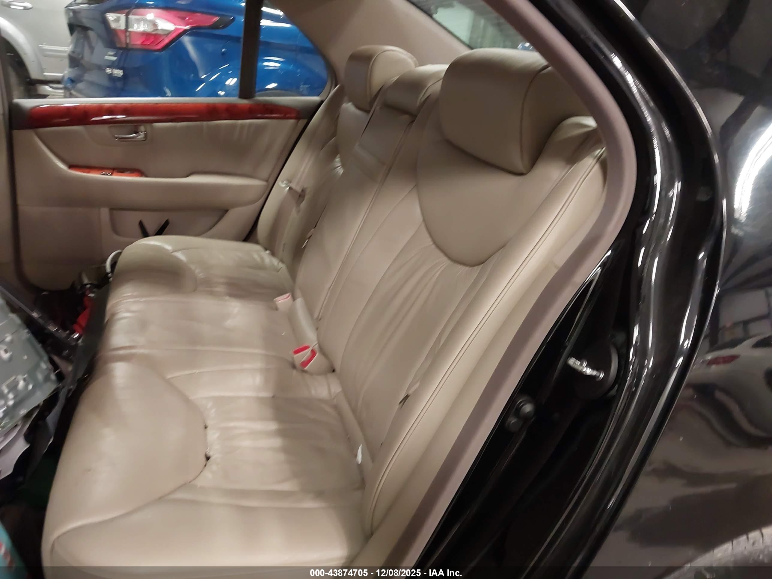 LEXUS LS image 8
