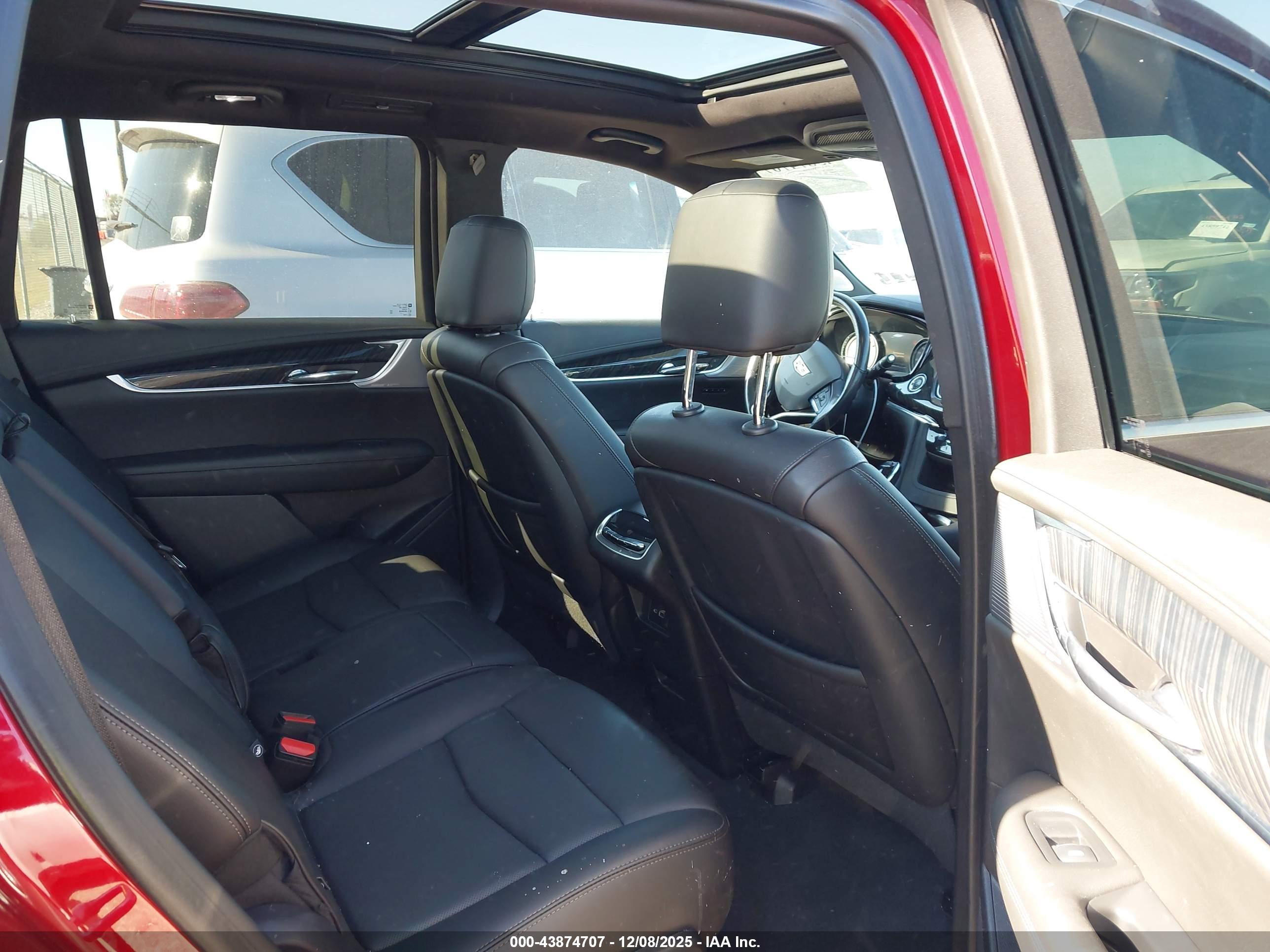 CADILLAC XT6 image 8