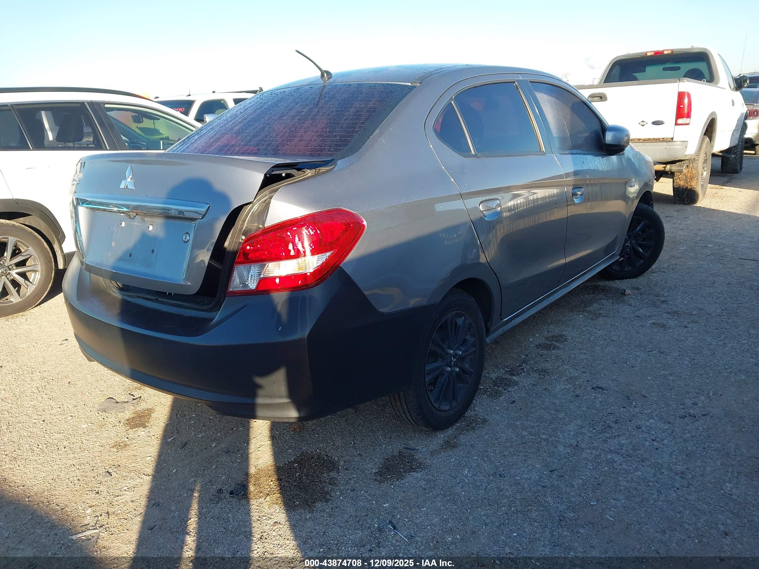MITSUBISHI MIRAGE image 4