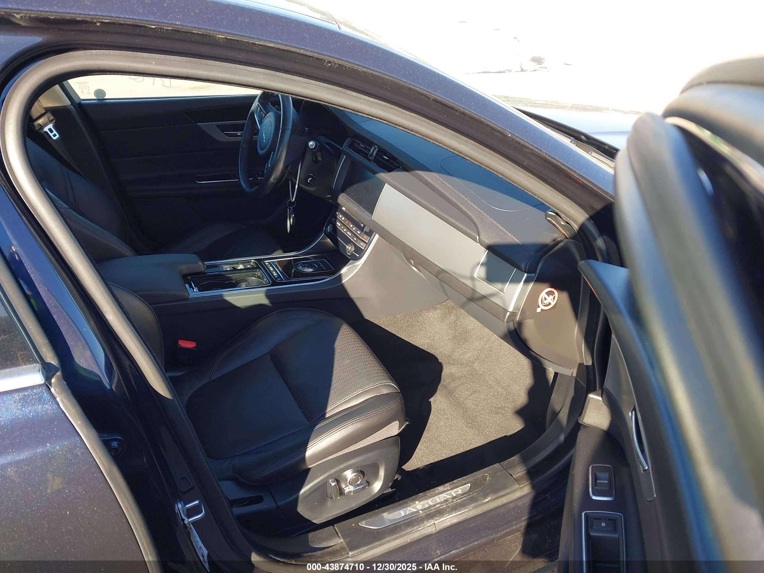 JAGUAR XF image 5