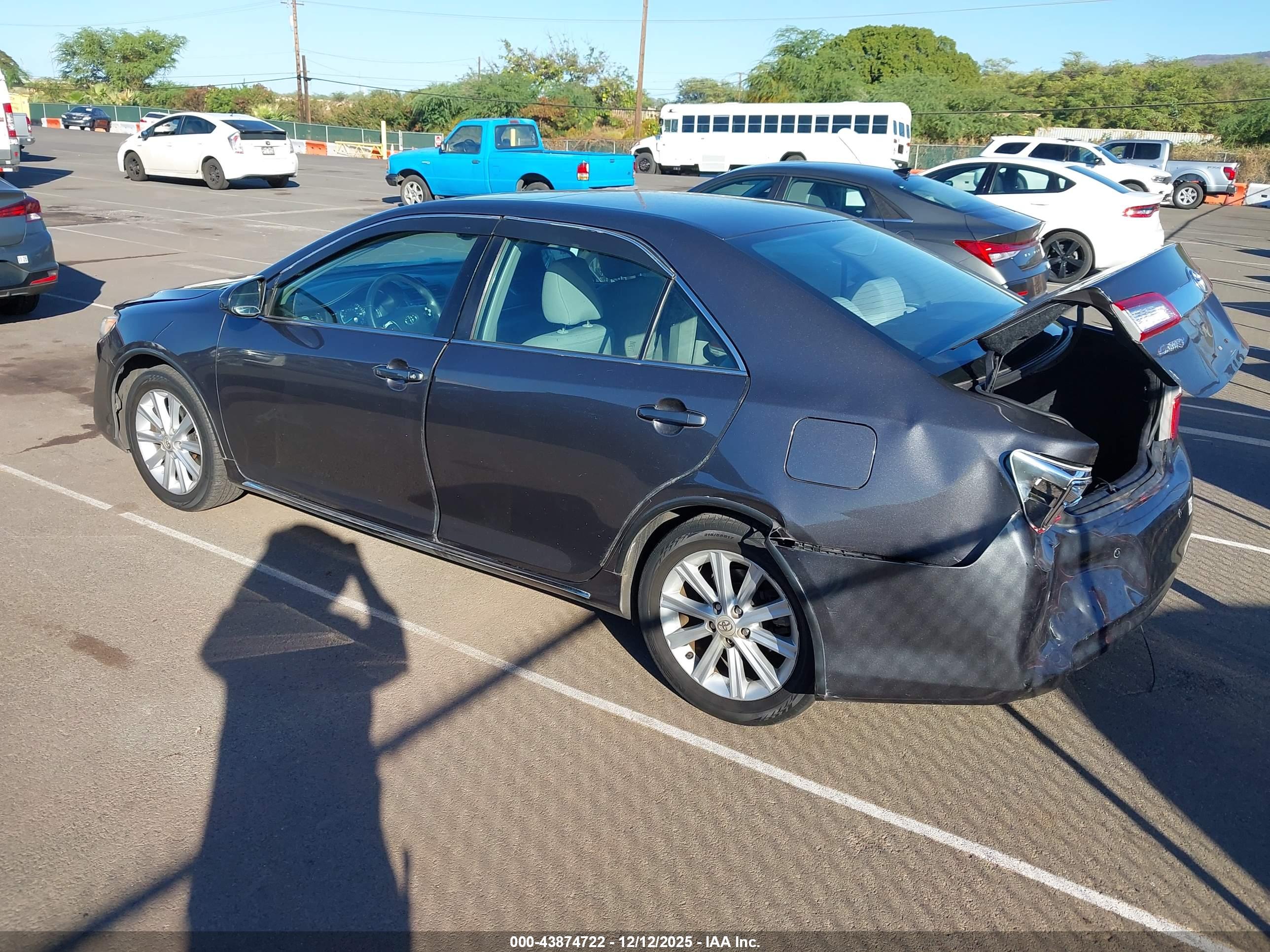 TOYOTA CAMRY image 3